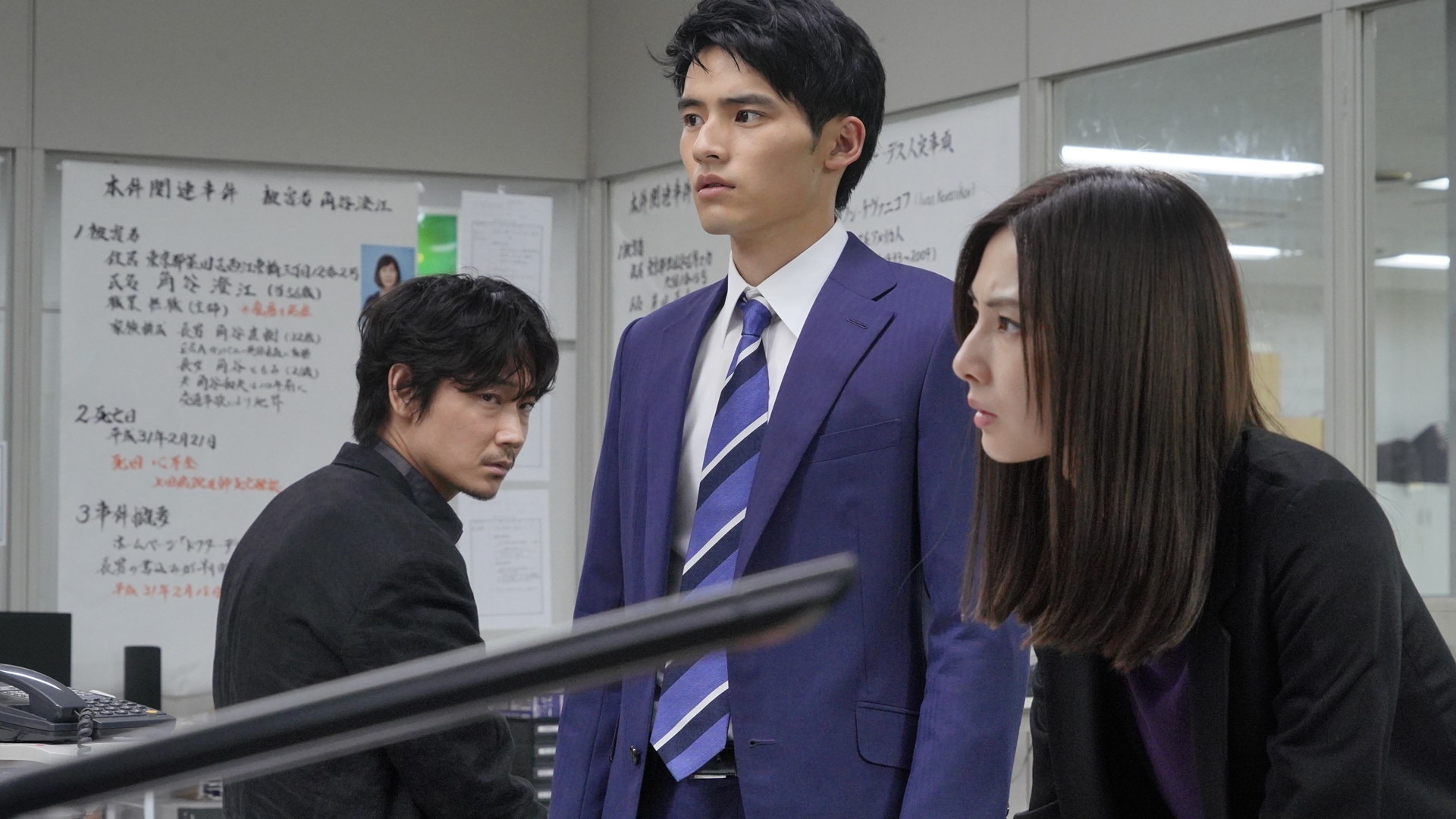 綾野剛（左）和岡田健史（中）二度合作，期許未來能挑戰與《死亡醫生的遺產》不一樣的角色。（龍祥電影提供）