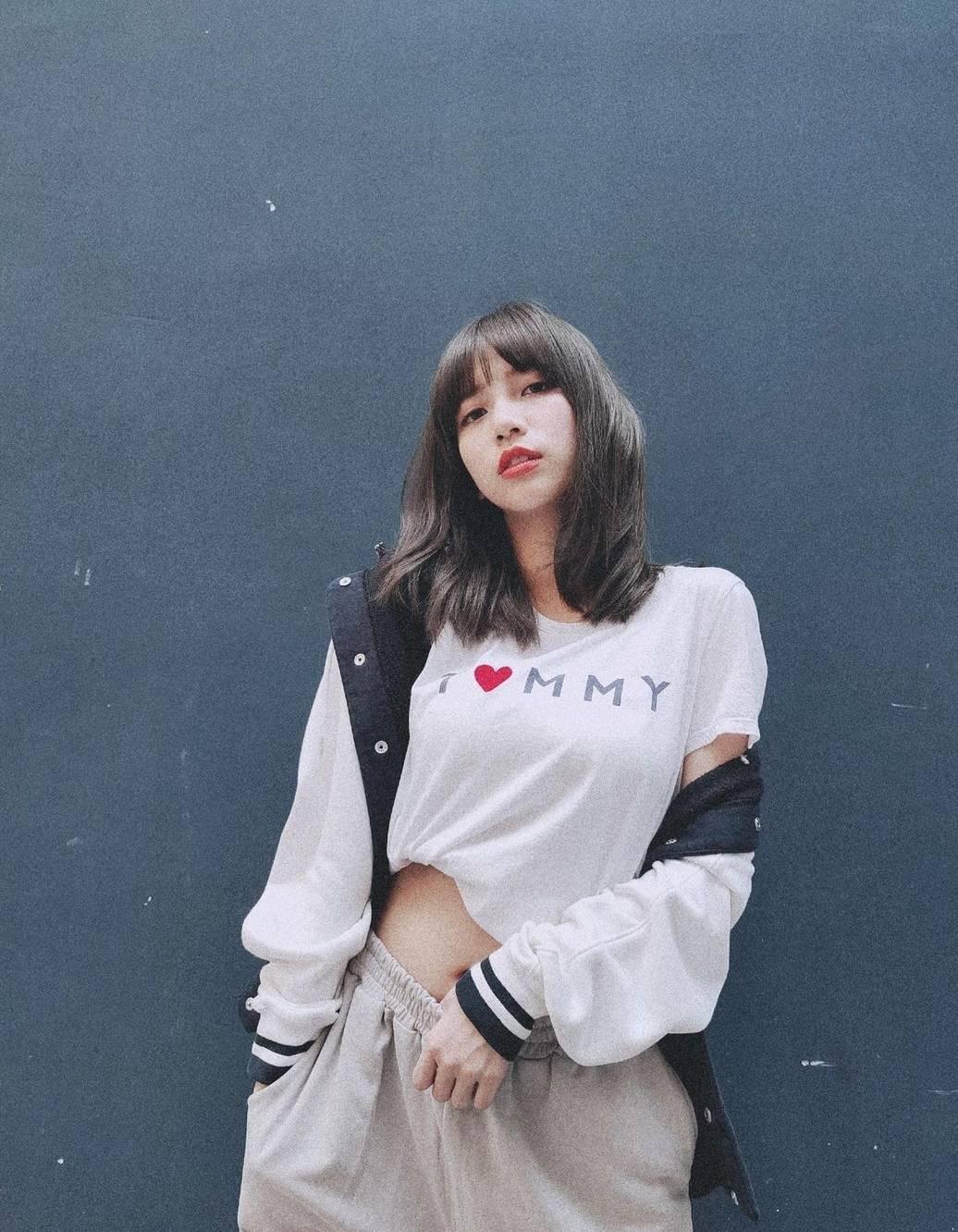 張琳自從去年剪了平瀏海之後,突然被很多人說神似Lisa。(翻攝自張琳IG)