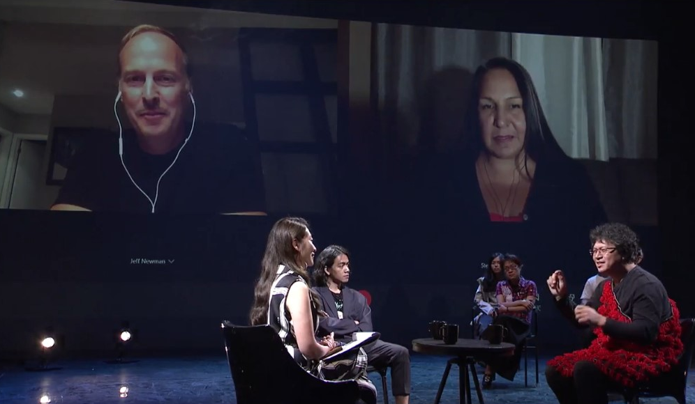 《公視主題之夜SHOW》播出紀錄片《第一次接觸》，映後論壇與紀錄片導演Jeff （上方左）及製片Stephanie （上方右）越洋連線，探討原住民歧視議題。（公視提供）