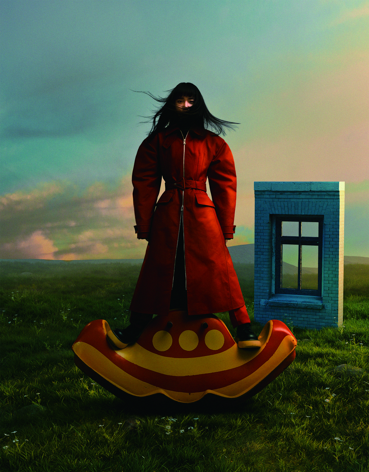 持修有3個IG帳號:一個是自己、一個是寵物「假狗」、一個是「神奇寶貝大師」,笑說自己按自己讚。(《ELLE》國際中文版雜誌提供)