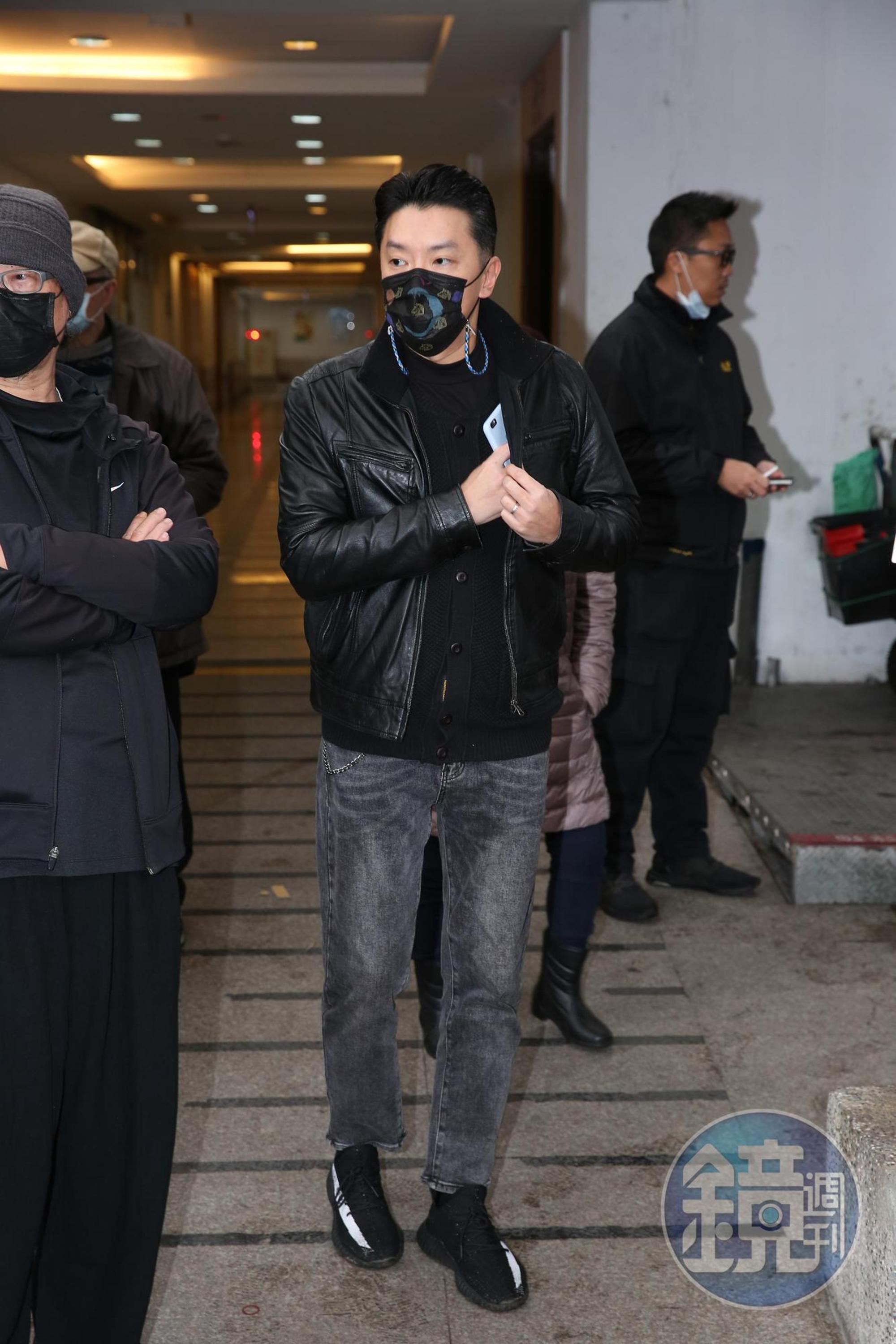 段鈞豪由張華坤帶入行,許願與對方「來生片場見」。