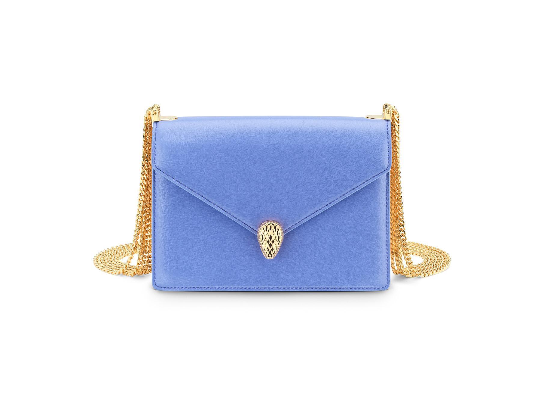 Serpenti Forever Multichain薰衣草紫水晶色小牛皮肩背包。NT$77,200。(寶格麗提供)