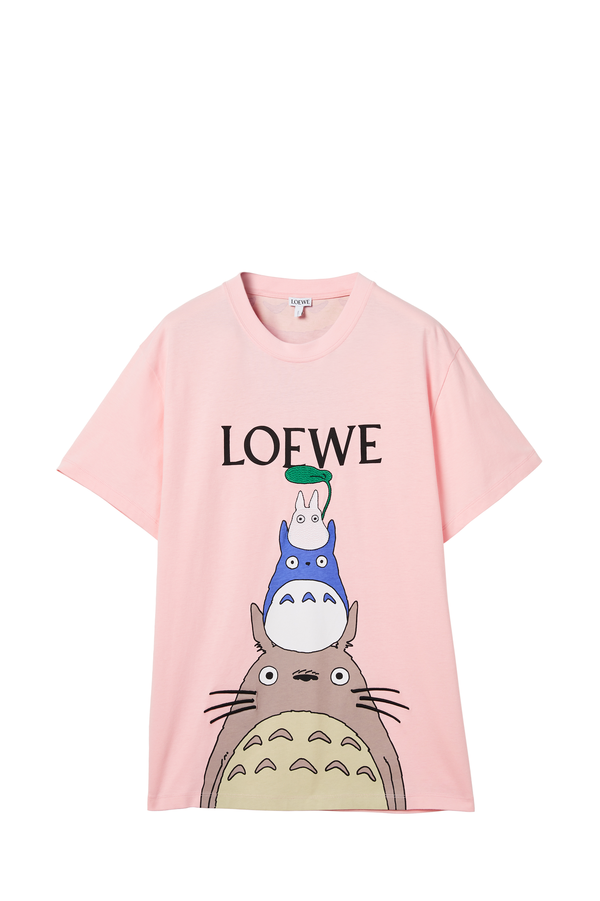 Totoro龍貓粉色短袖上衣。NT$13,000（LOEWE提供）