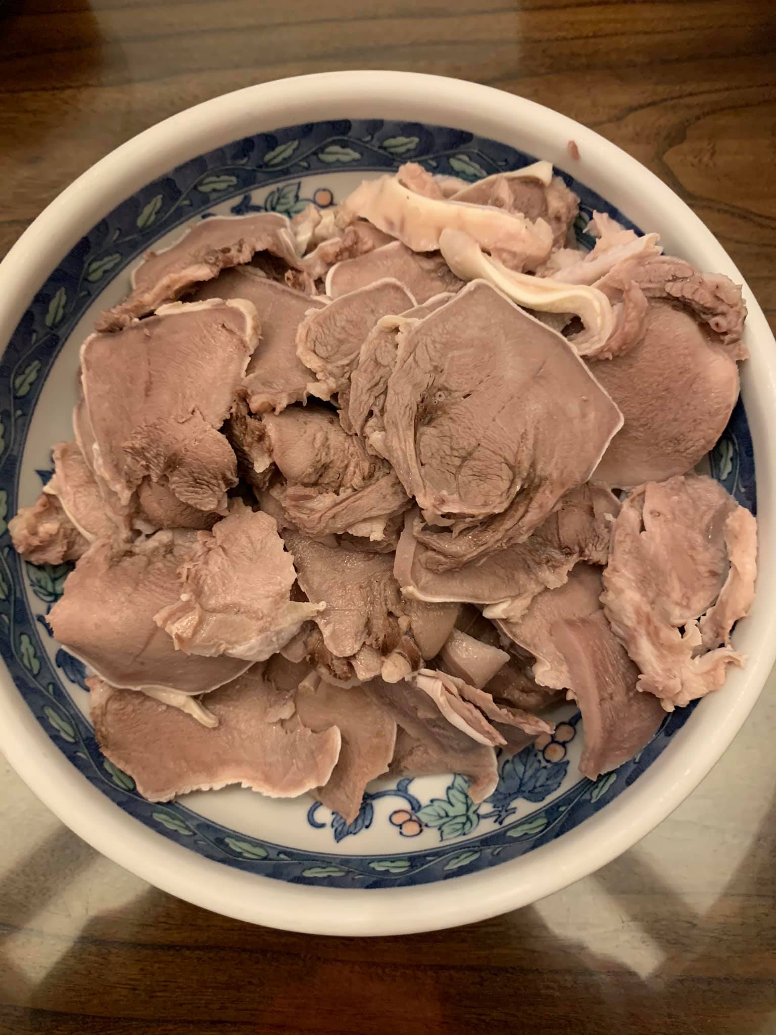 豬舌切片爽脆。