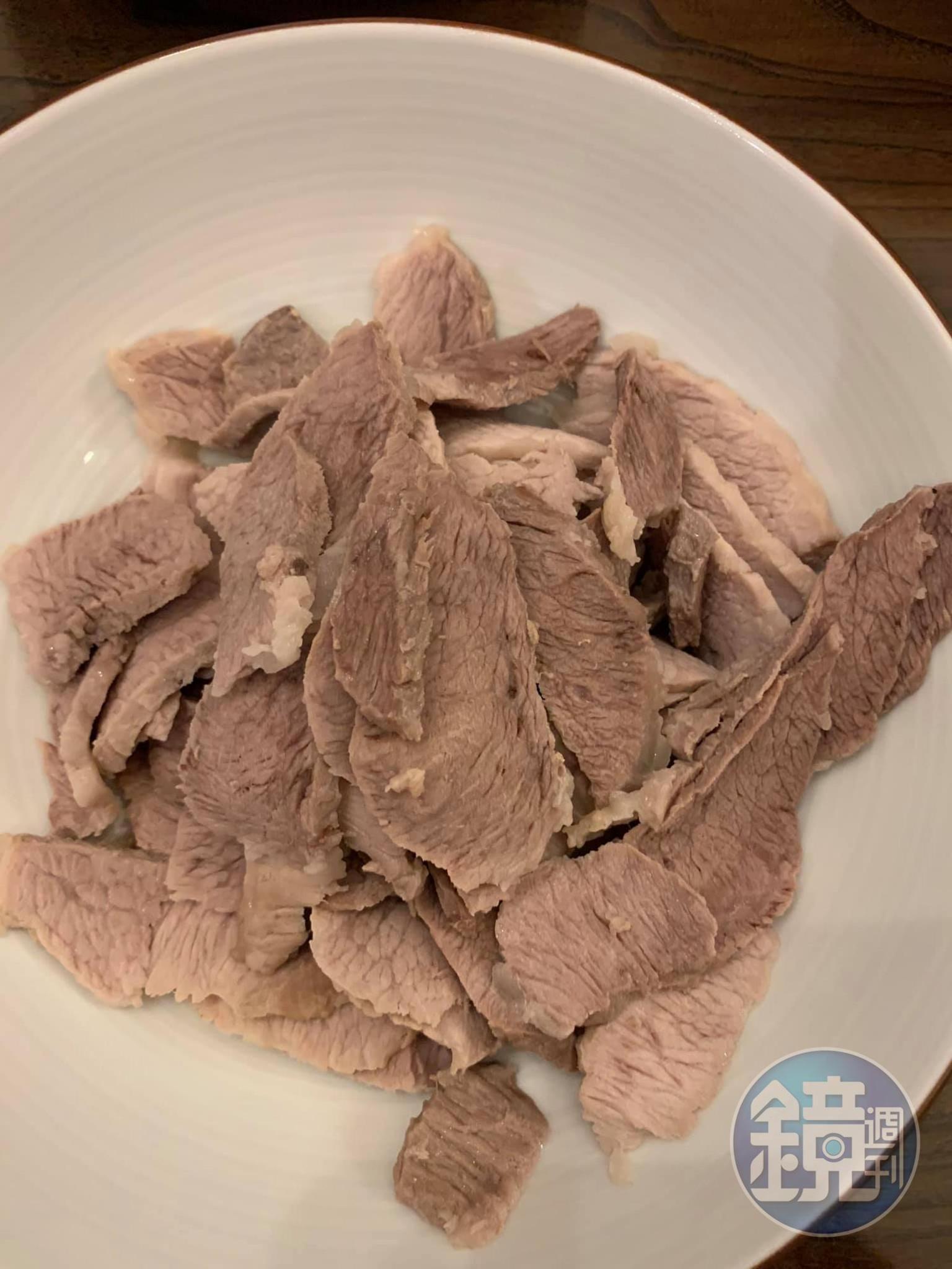 二層肉煮好切片。