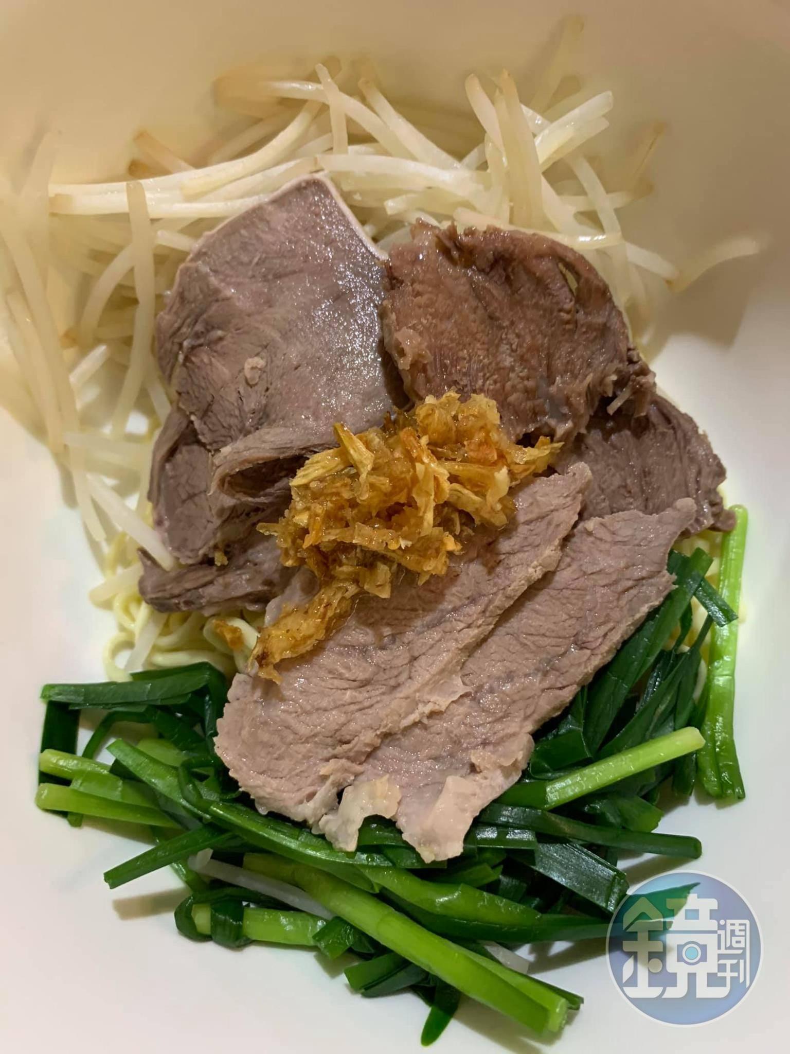 萬事俱備 只欠高湯，切仔麵上場。