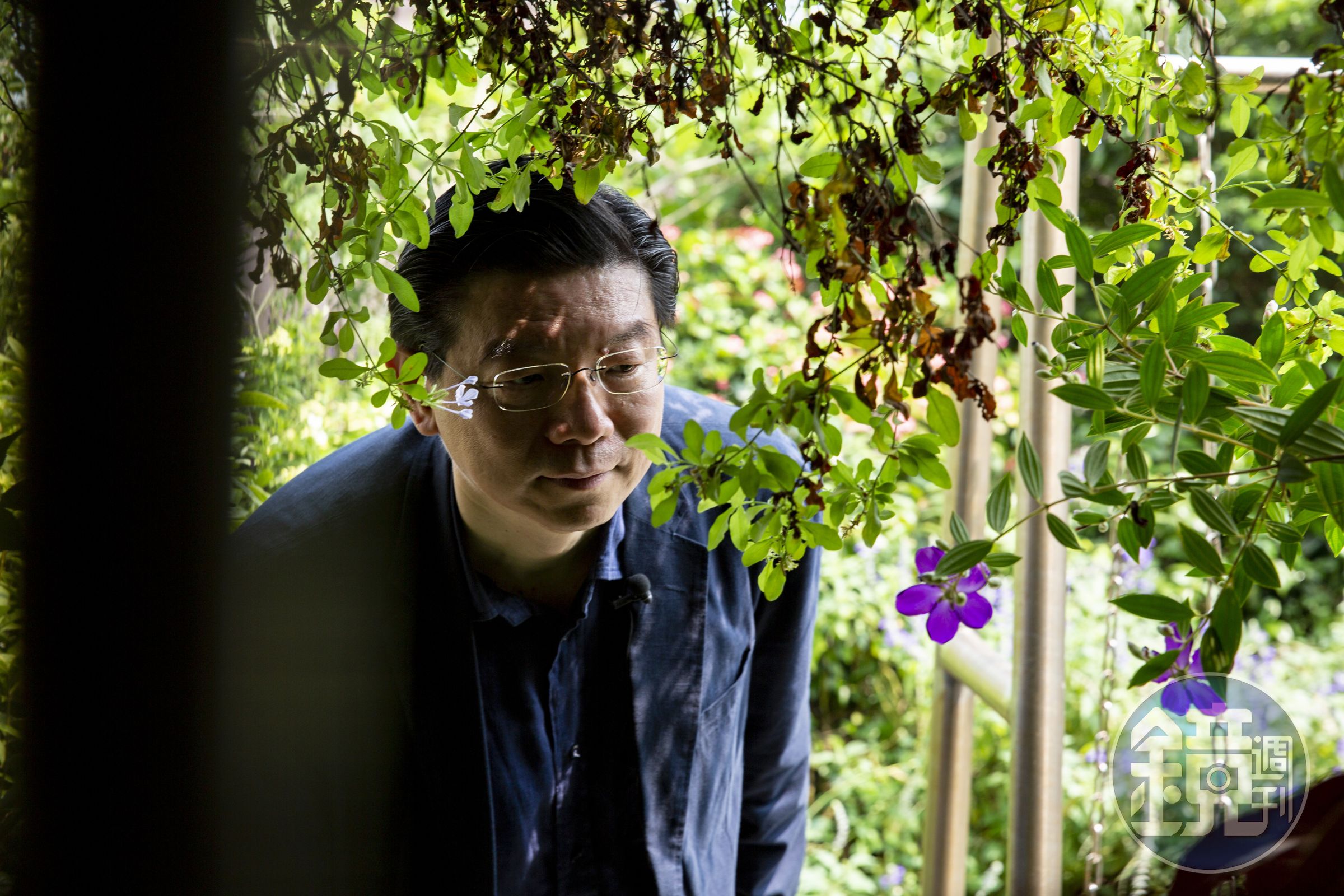 《鏡週刊》社長裴偉愛吃也愛做菜，經常向各大餐廳名廚、市場攤主請教烹調方法，現在也公開他的廚房筆記。（攝影：王漢順）