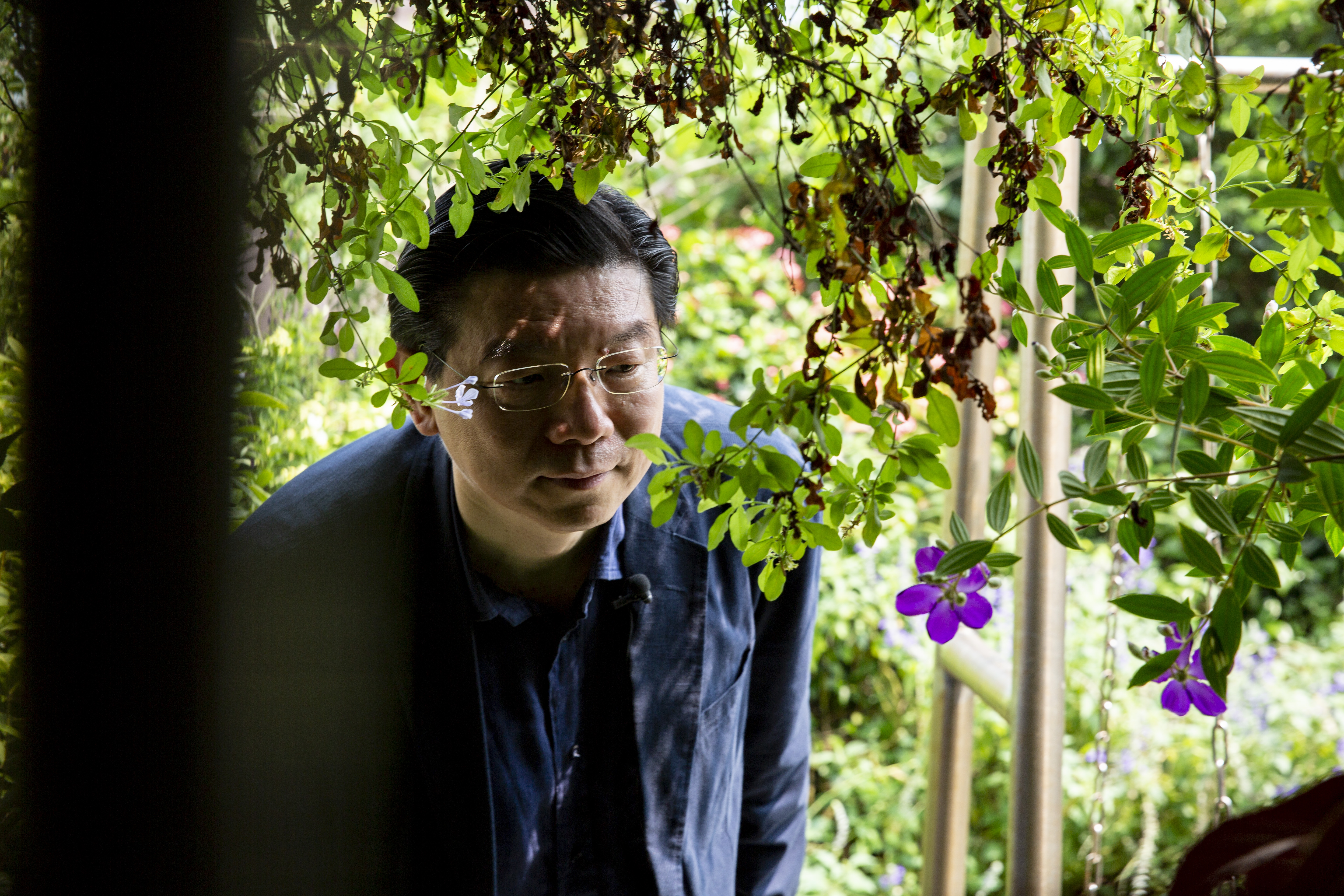 《鏡週刊》社長裴偉愛吃也愛做菜，經常向各大餐廳名廚、市場攤主請教烹調方法，現在也公開他的廚房筆記。（攝影：王漢順）