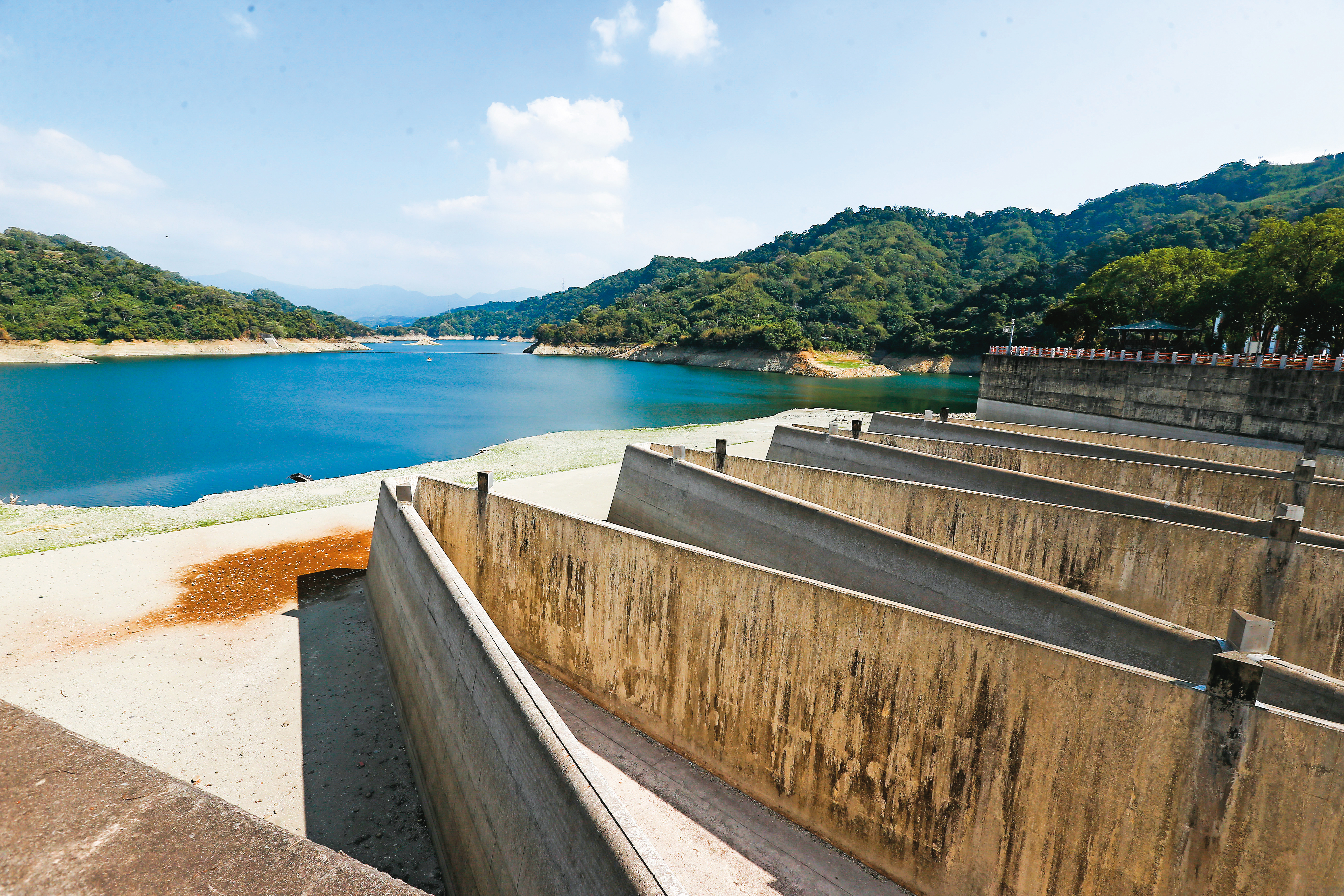 2020年6月至今，新竹至嘉義的平均雨量創下史上新低，水庫蓄水量只剩2到3成。（聯合知識庫）