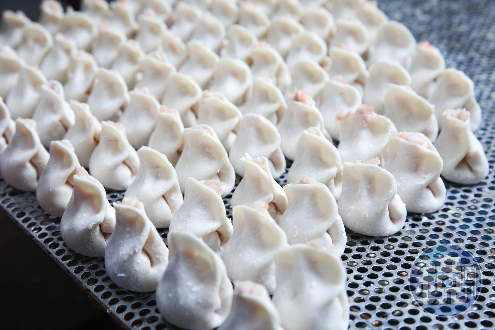 外形近似水餃的台式燒賣，是阿桐阿寶四神湯的招牌點心。（50元/5顆）