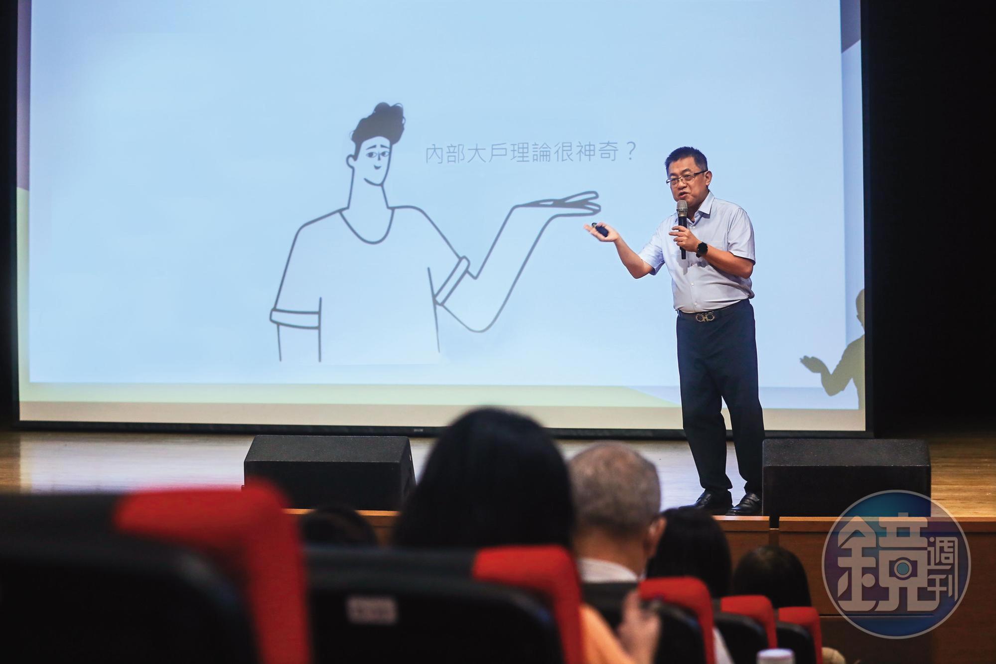 3年前重返股市,簡哲隆靠著自創的內部大戶理論,搭配基本面,提高投資勝率。