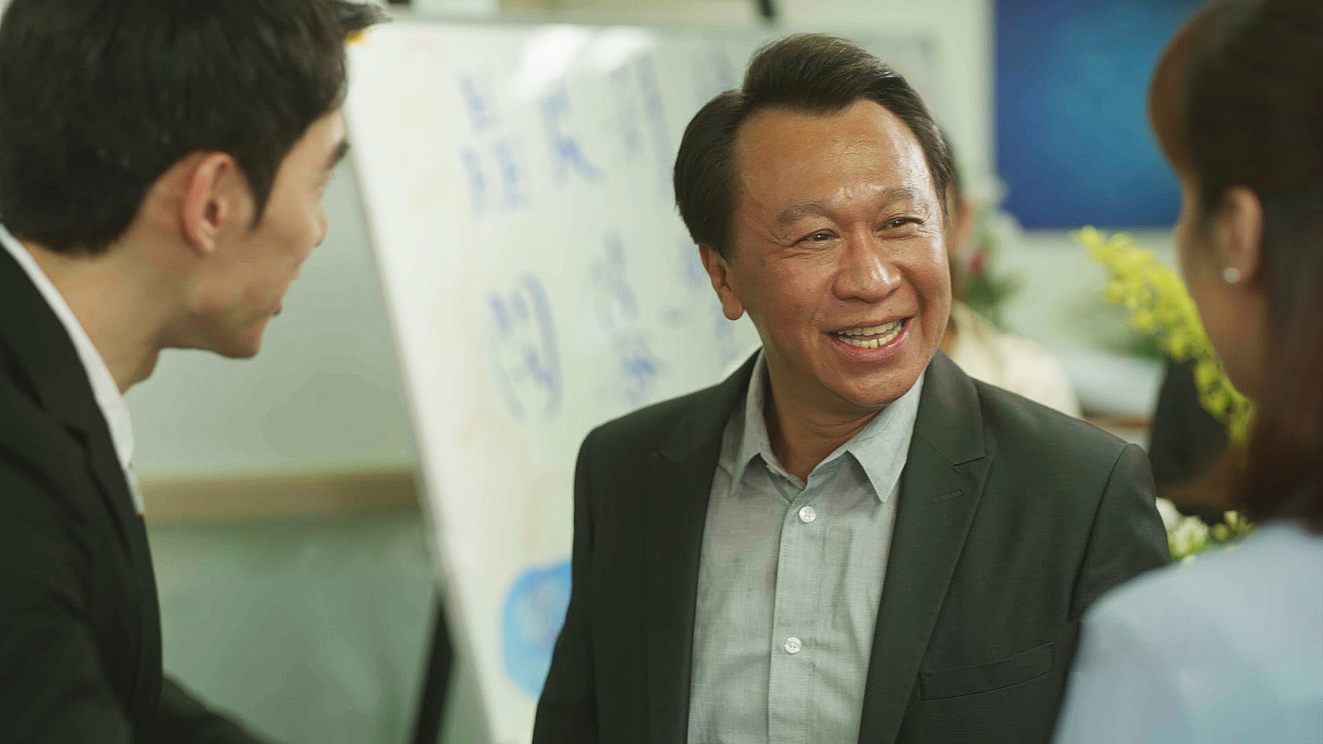 在《大債時代》中游安順飾演張書豪重要生意夥伴。（公視提供）