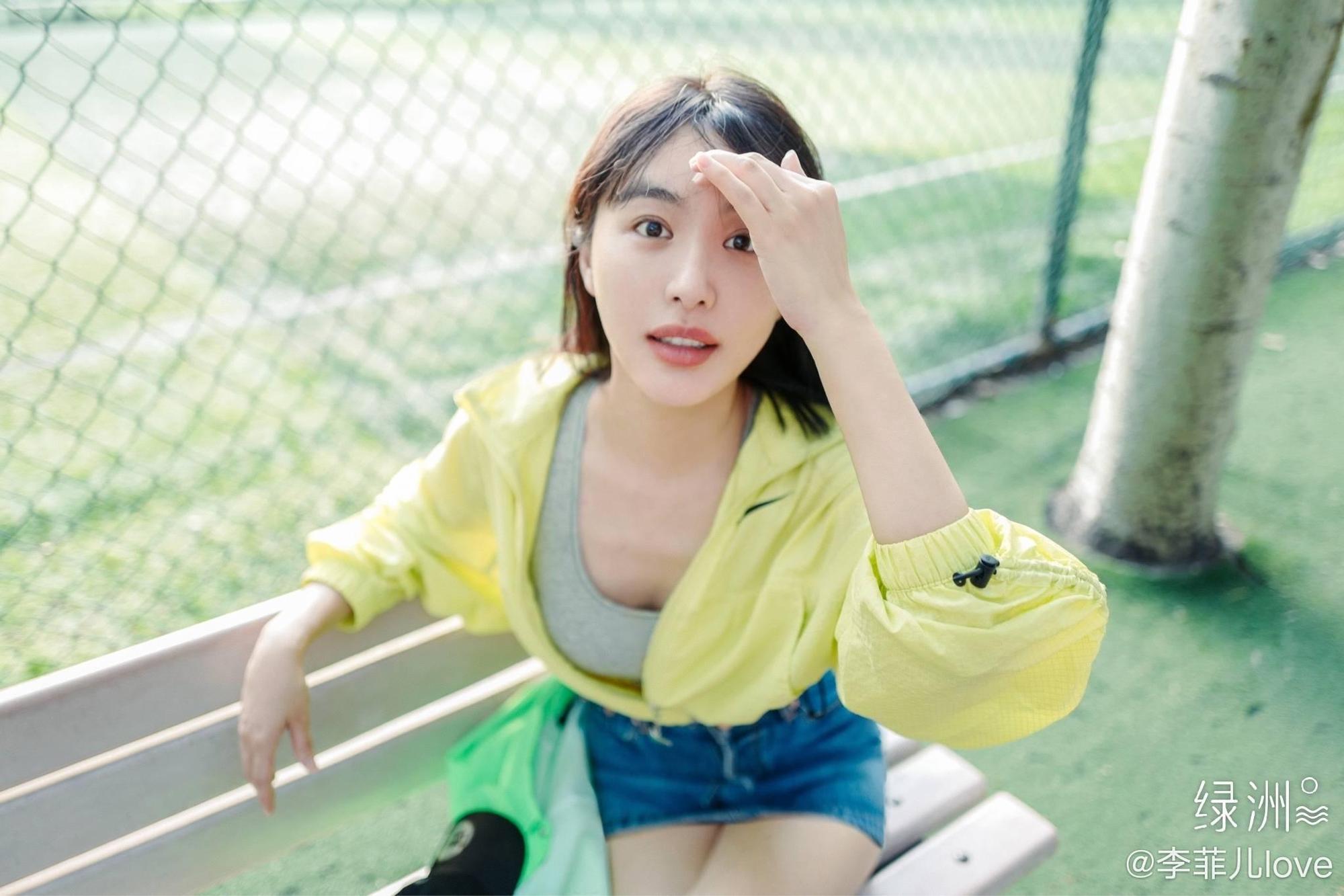 李菲兒與黃曉明交往3年，正是他與Angelababy交往前的前任女友。（翻攝自李菲兒微博）