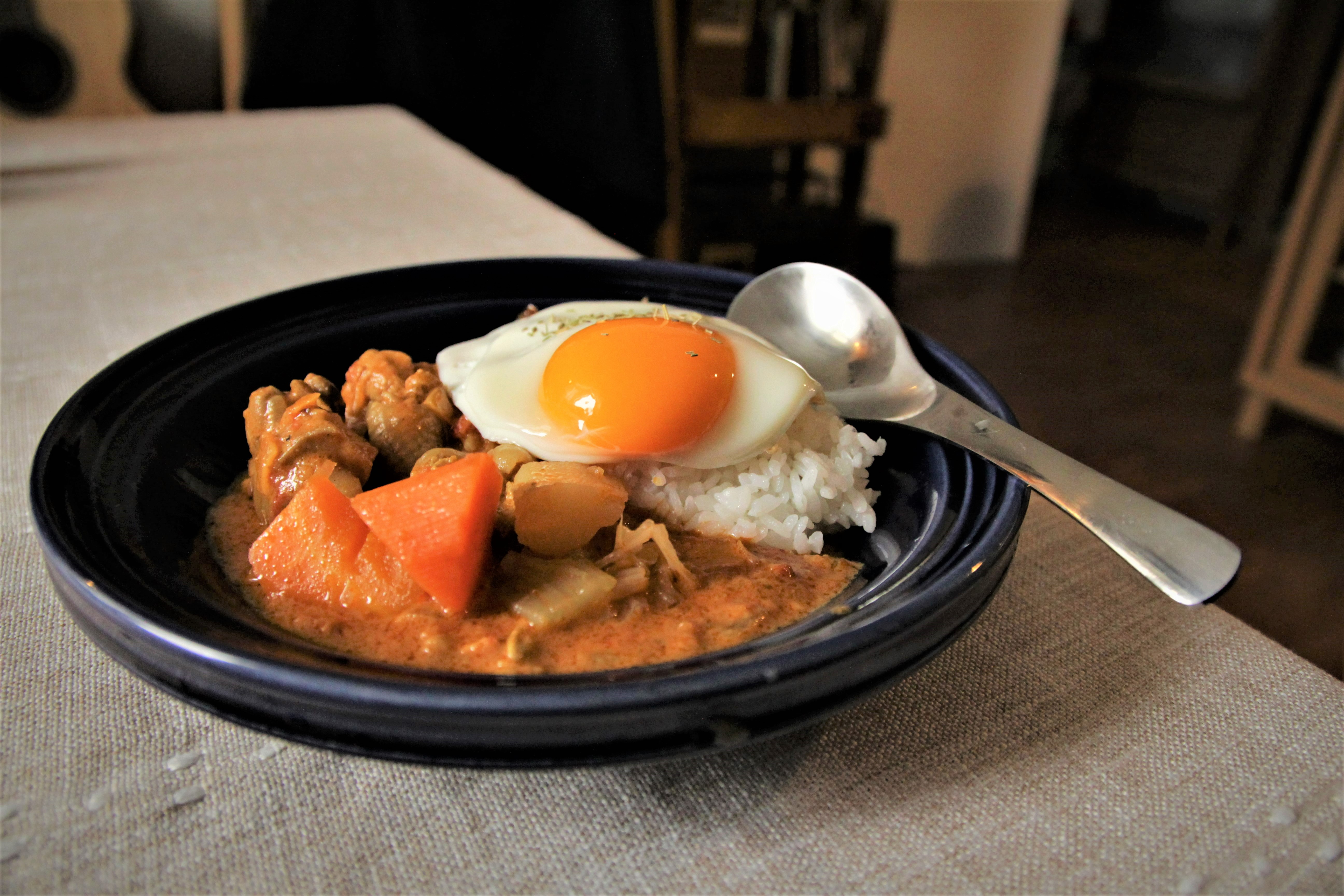 美得很文青的香料奶油雞飯，香料好入味一下就見底。（200元）
