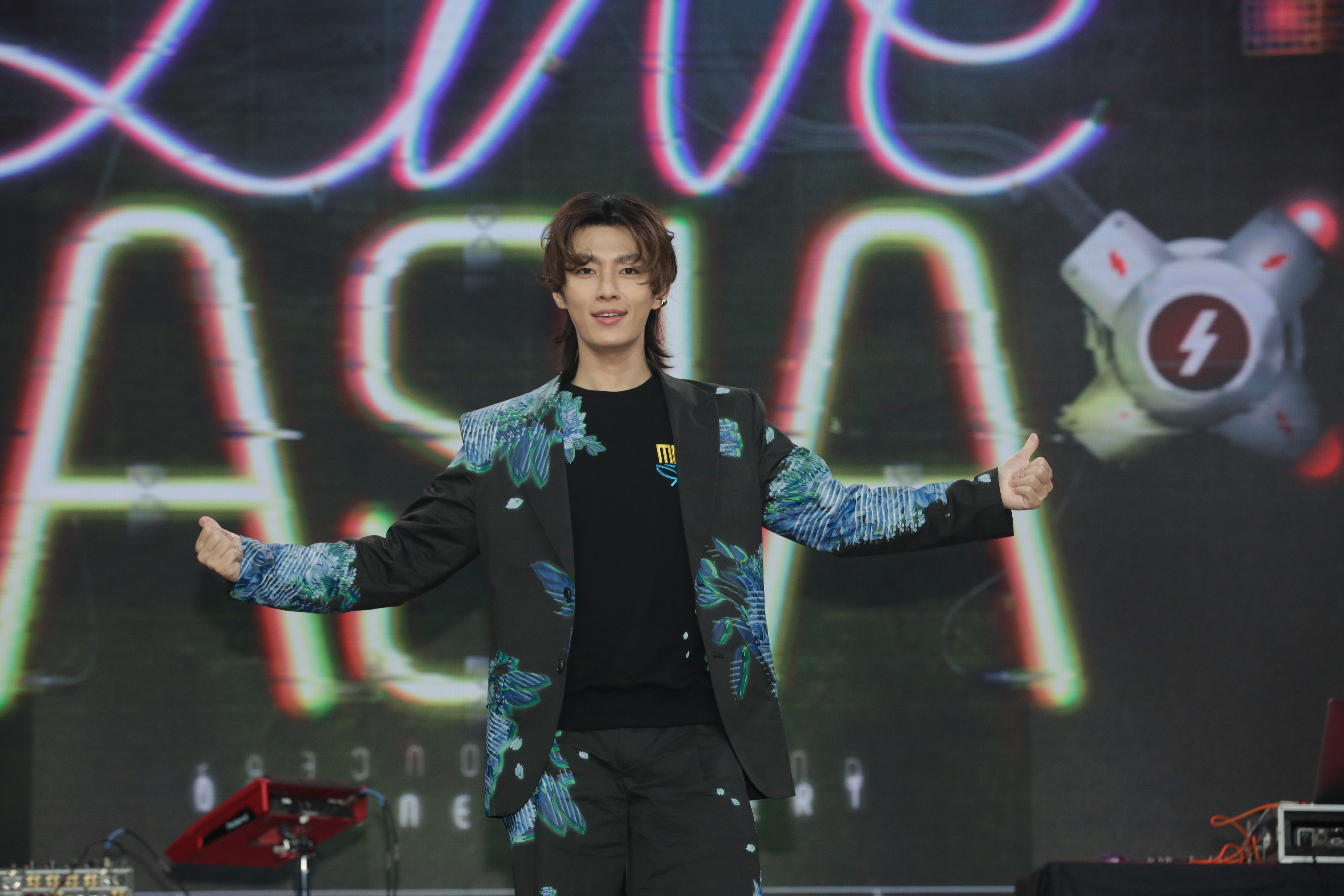 炎亞綸將主持「Live Asia超級週末現場」直播演唱會節目。