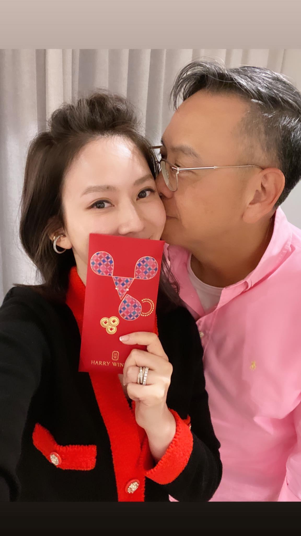 Melody跟老公結婚多年,育有2女生活美滿。(翻攝自Melody時尚媽咪臉書)