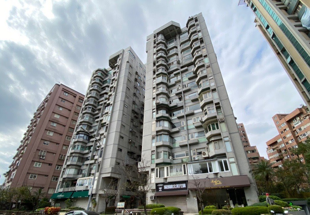 依依位於大直明水路價值1億2千多萬的「大直銘家」住處被法拍。（依依提供）