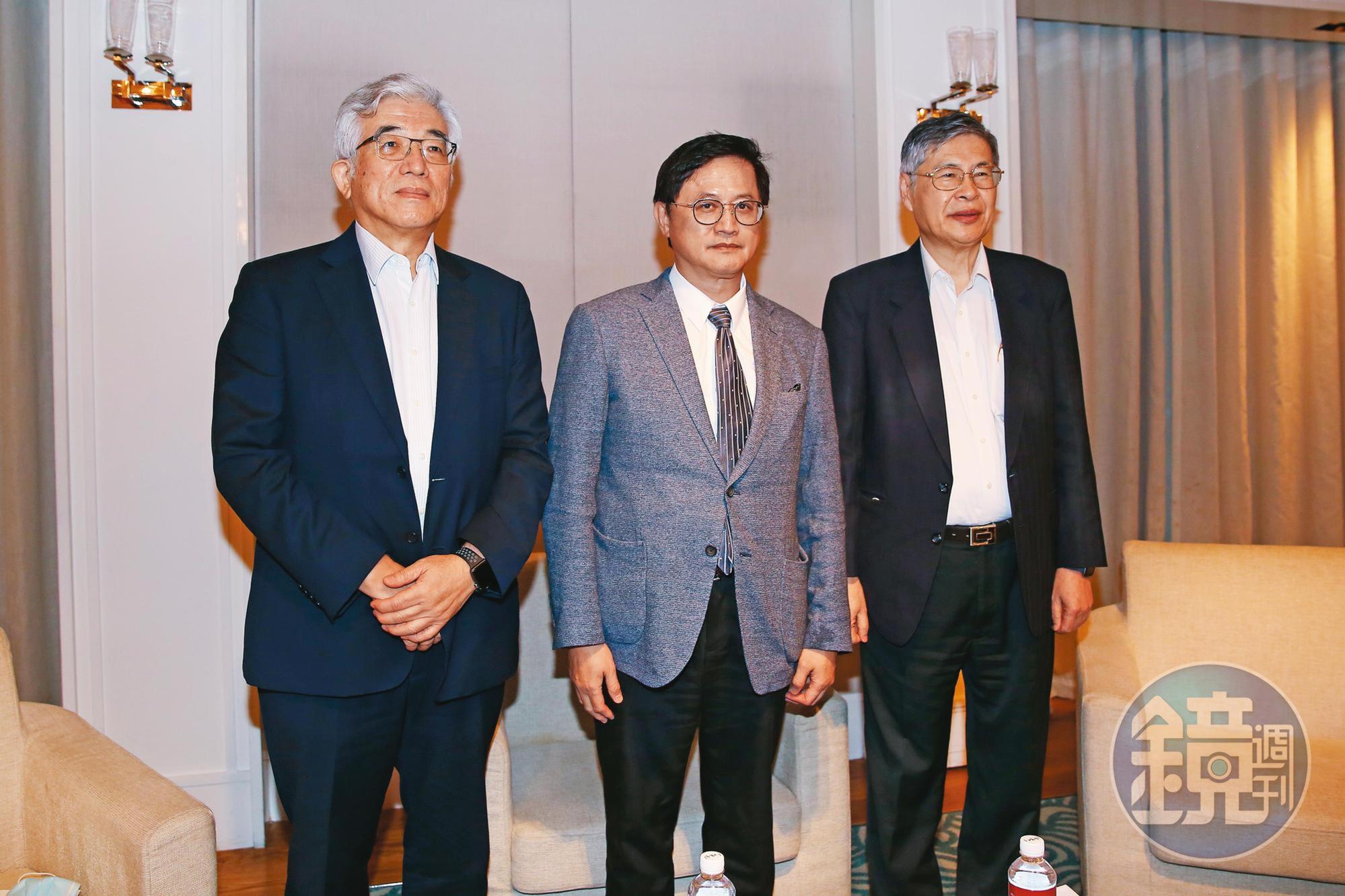 去年8月,童子賢率領鎧勝董事長程建中與和碩執行長廖賜政三巨頭,宣布將鎧勝併回和碩。