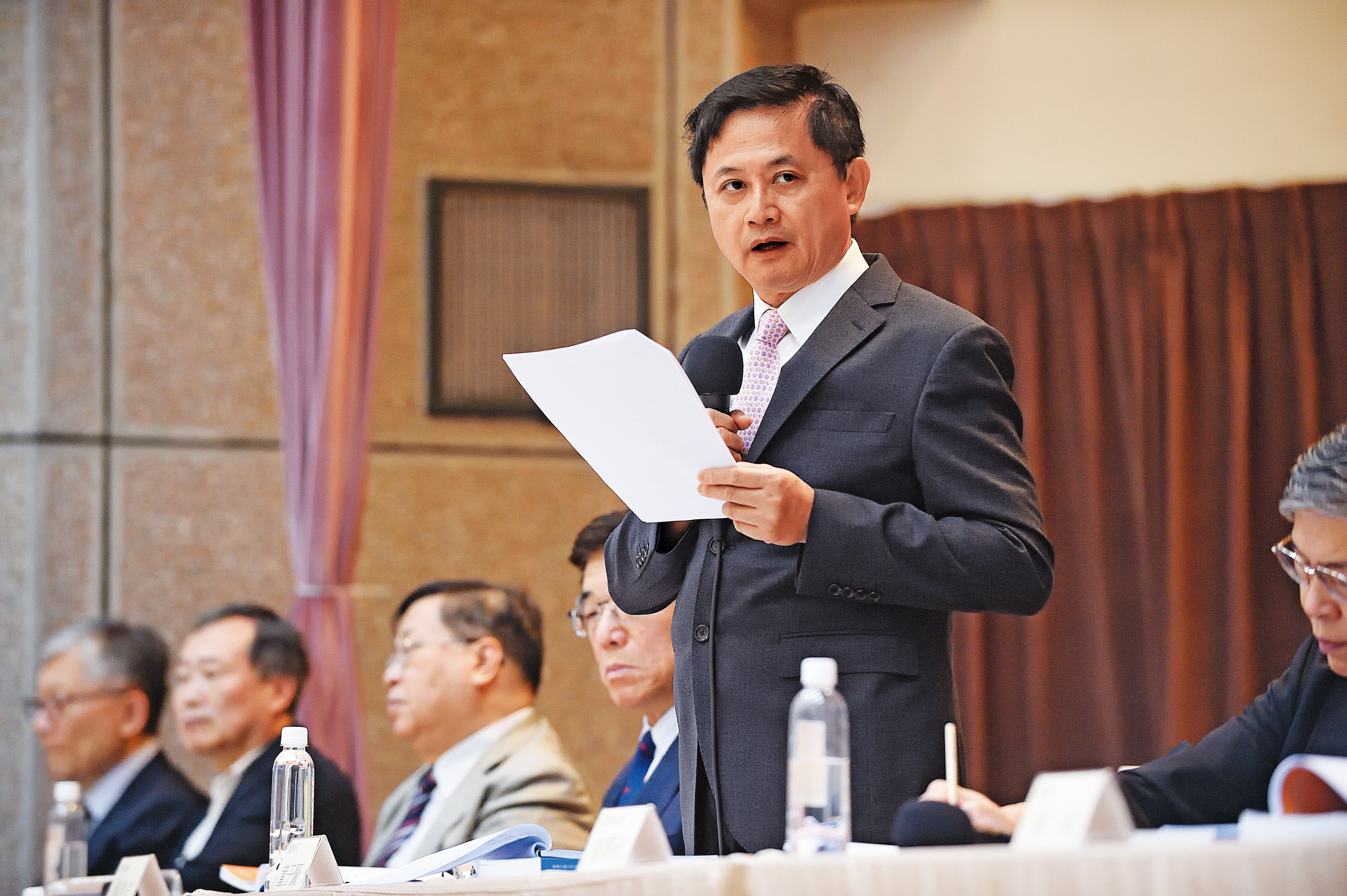 和碩與鎧勝合併前夕，爆發鎧勝總經理莊育志涉嫌弊案，讓和碩集團大家長童子賢（圖）相當痛心。