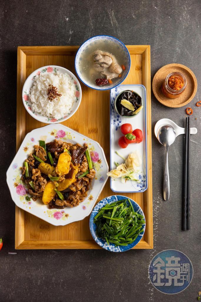「菠蘿遇見櫻桃鴨」酸溜濃冽，生津開胃。（250元／份）
