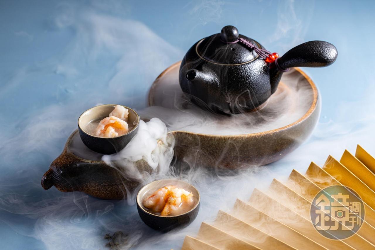 「煙波金丹湯」嘗得到粒粒手工剝殼的白蝦,茶湯帶旨味。(298 元/份)