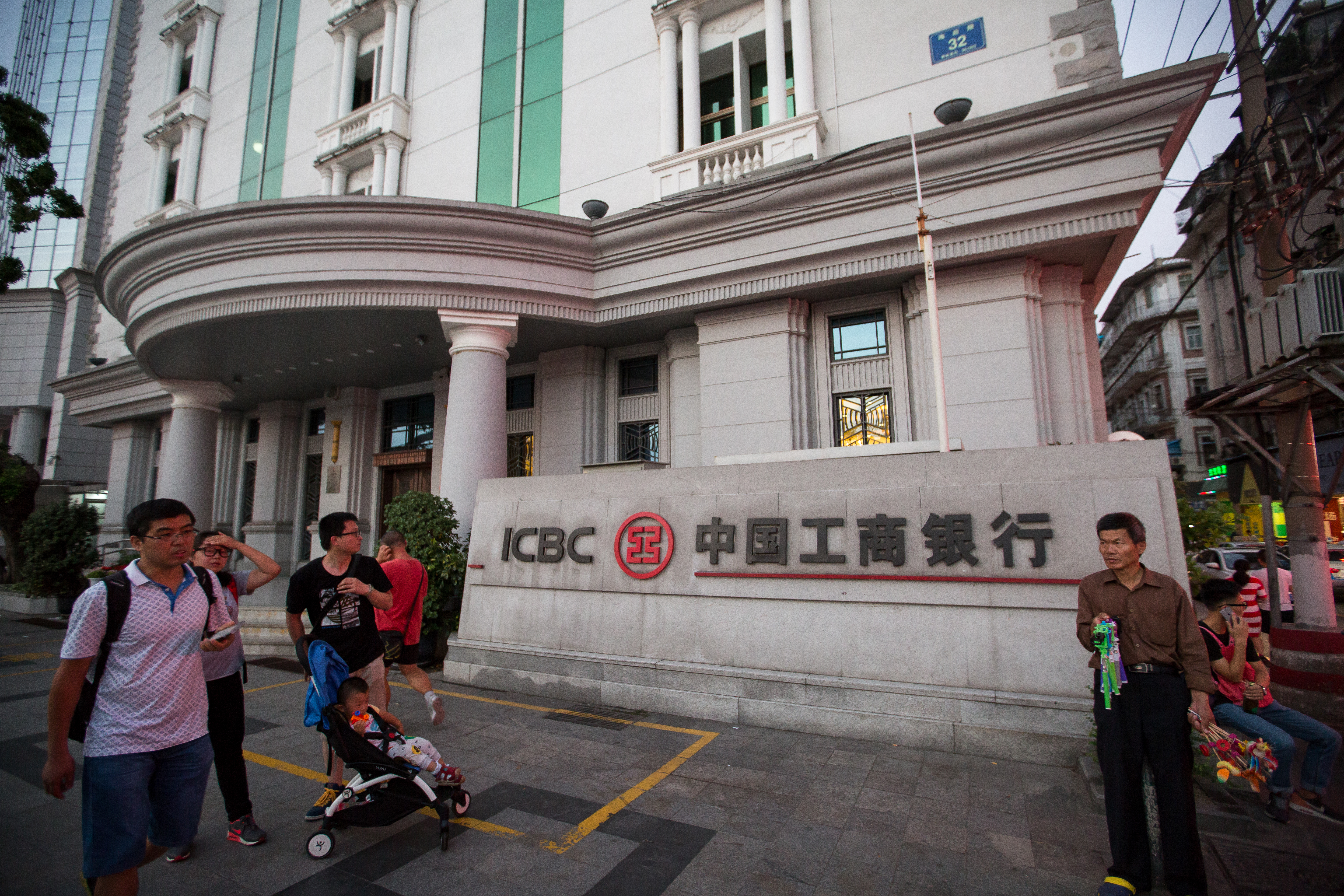 金融、能源族群是中國利潤最豐厚的產業，但股價仍未回到疫情前水準。