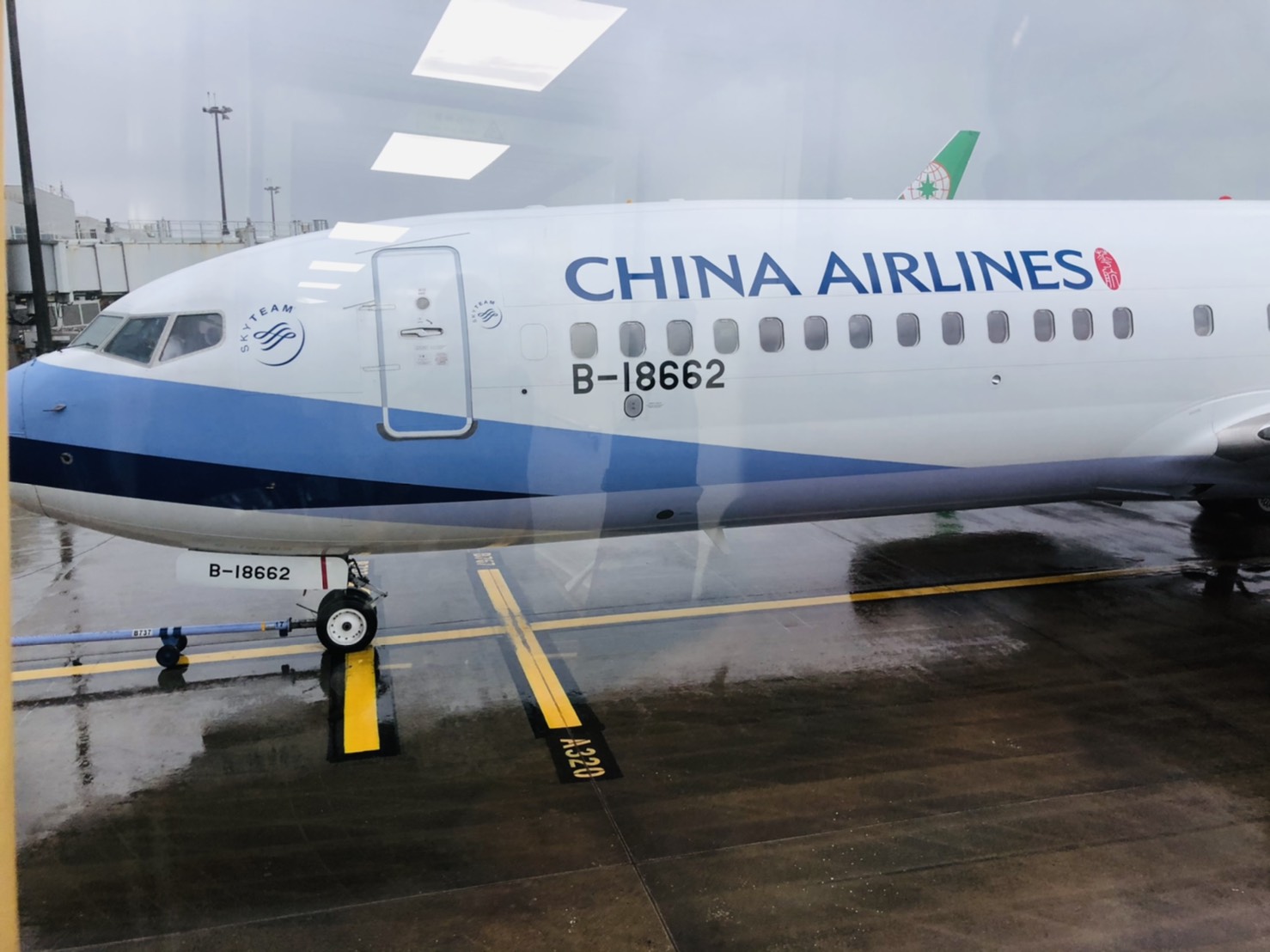 華航今派出人道醫療包機飛往關島。（中華航空提供）