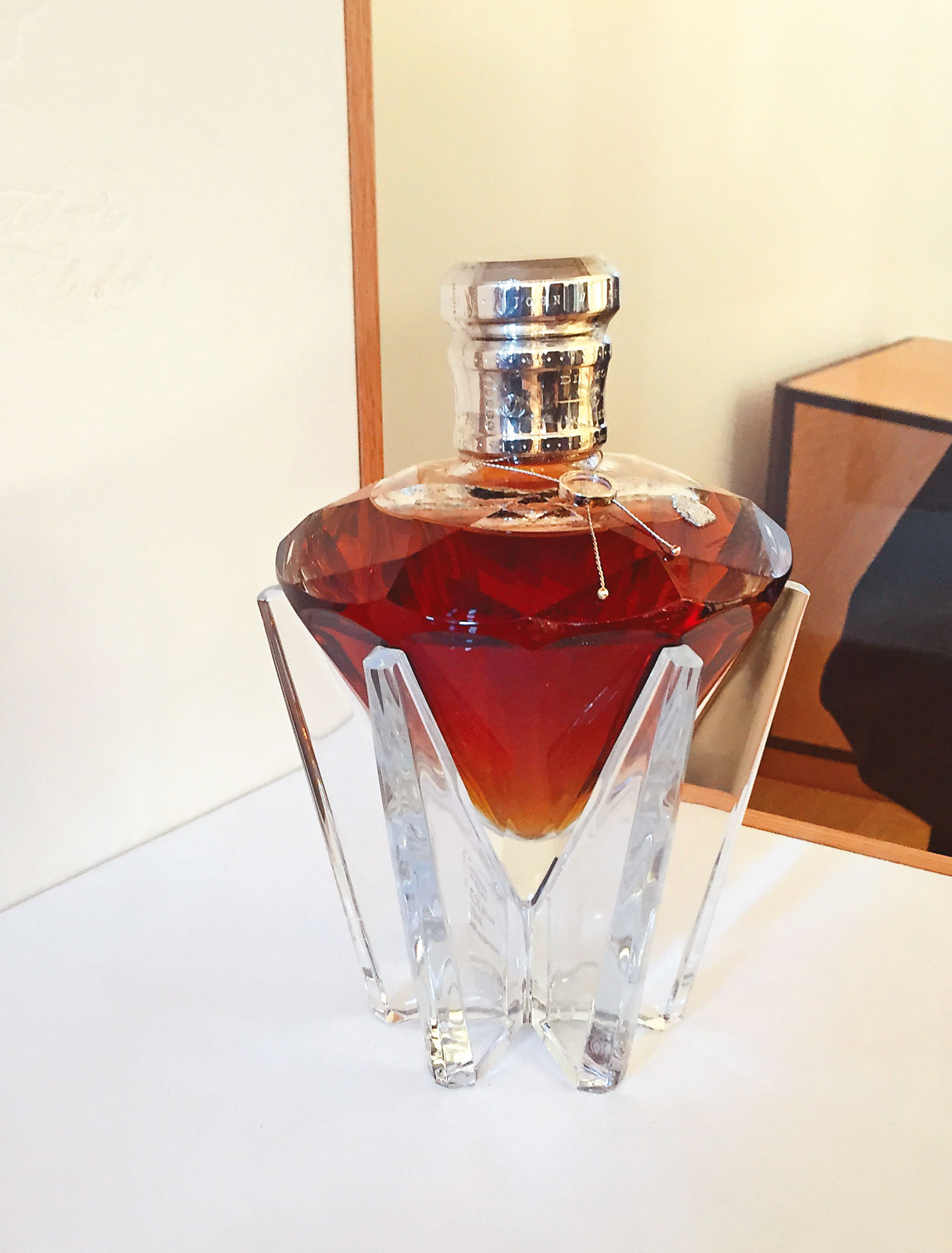 慶祝伊麗莎白女王在位60週年，Johnnie Walker最貴、最珍稀的酒款「Diamond Jubilee」。