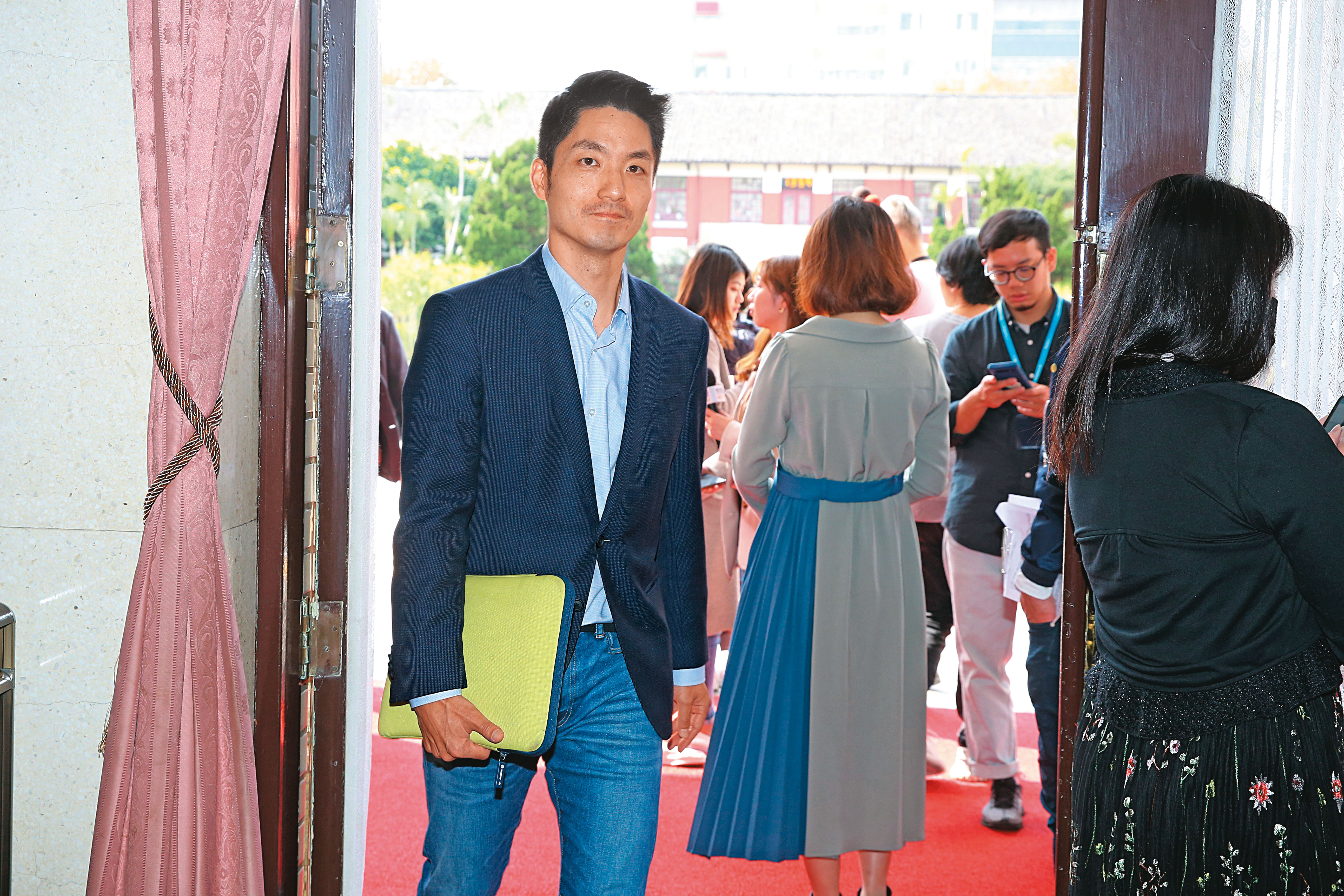 蔣萬安近日替政治受難者提案爭取財產返還，被解讀成為台北市長選舉提前布局。