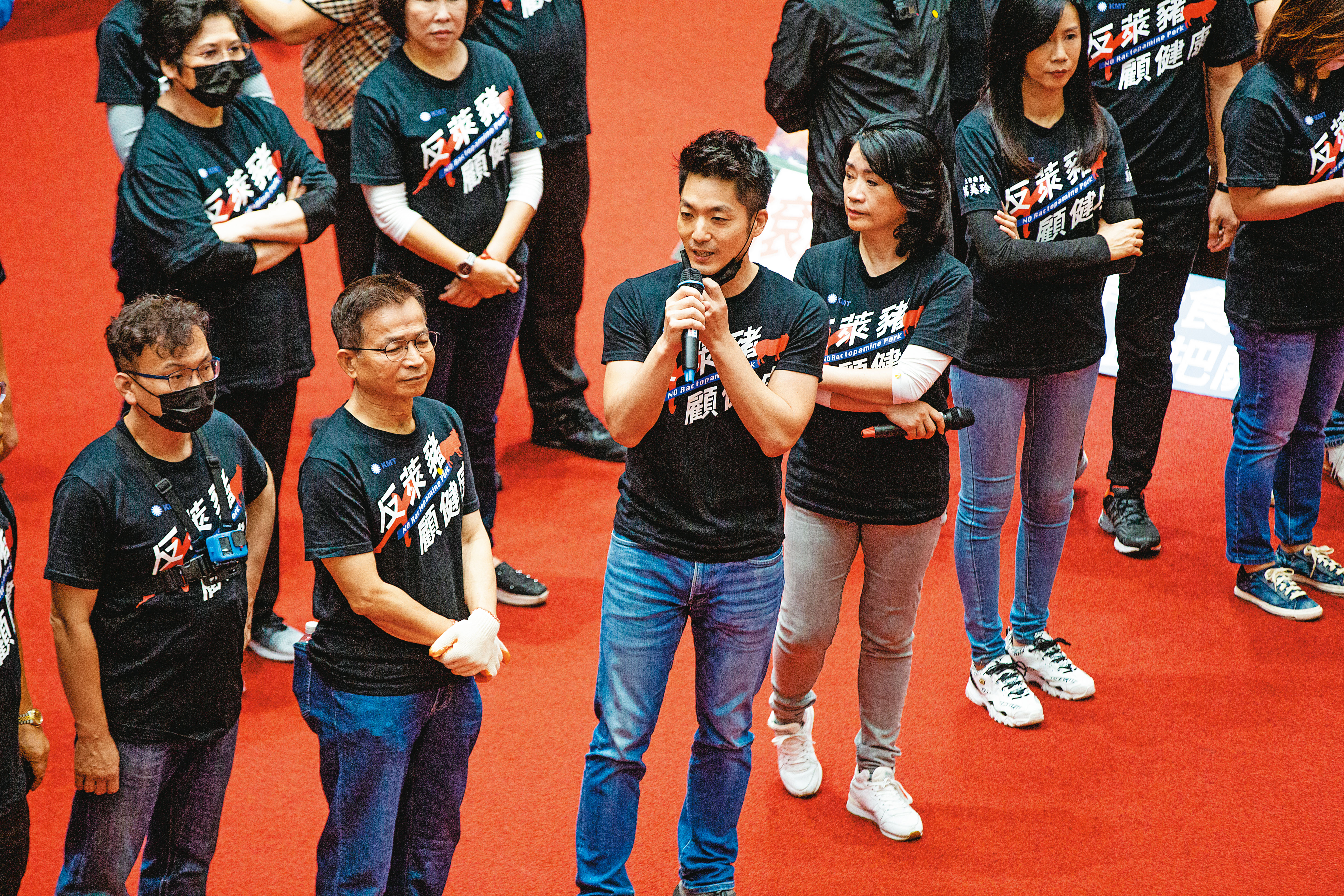 國民黨在立法院院會強力反萊豬進口之際，蔣萬安低調提案修法，卻未獲所有資深藍委認同支持。