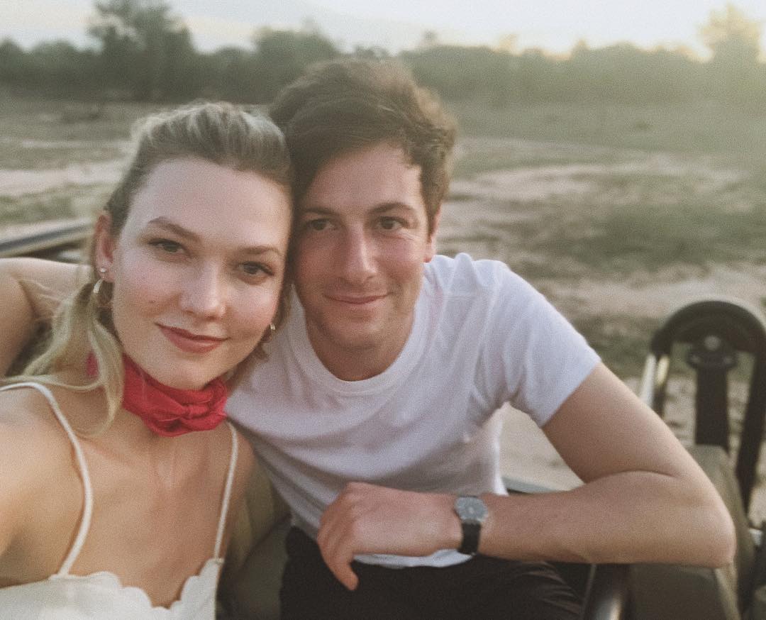 卡莉克勞斯（左）2018年與約書亞庫許納（右）結婚。（翻攝Karlie Kloss IG）