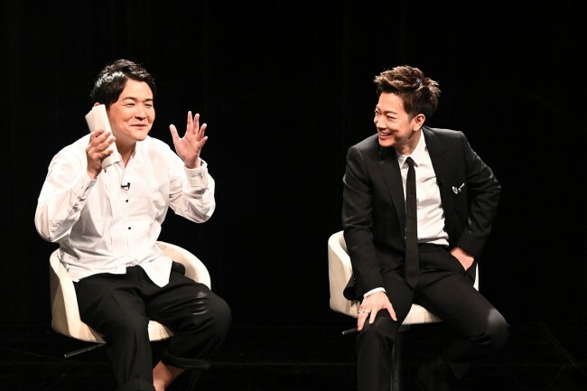 佐藤健（右）和千鳥信（左）是演藝圈出名的好麻吉，這回合體一起主持解謎節目。（翻攝自mantanweb）