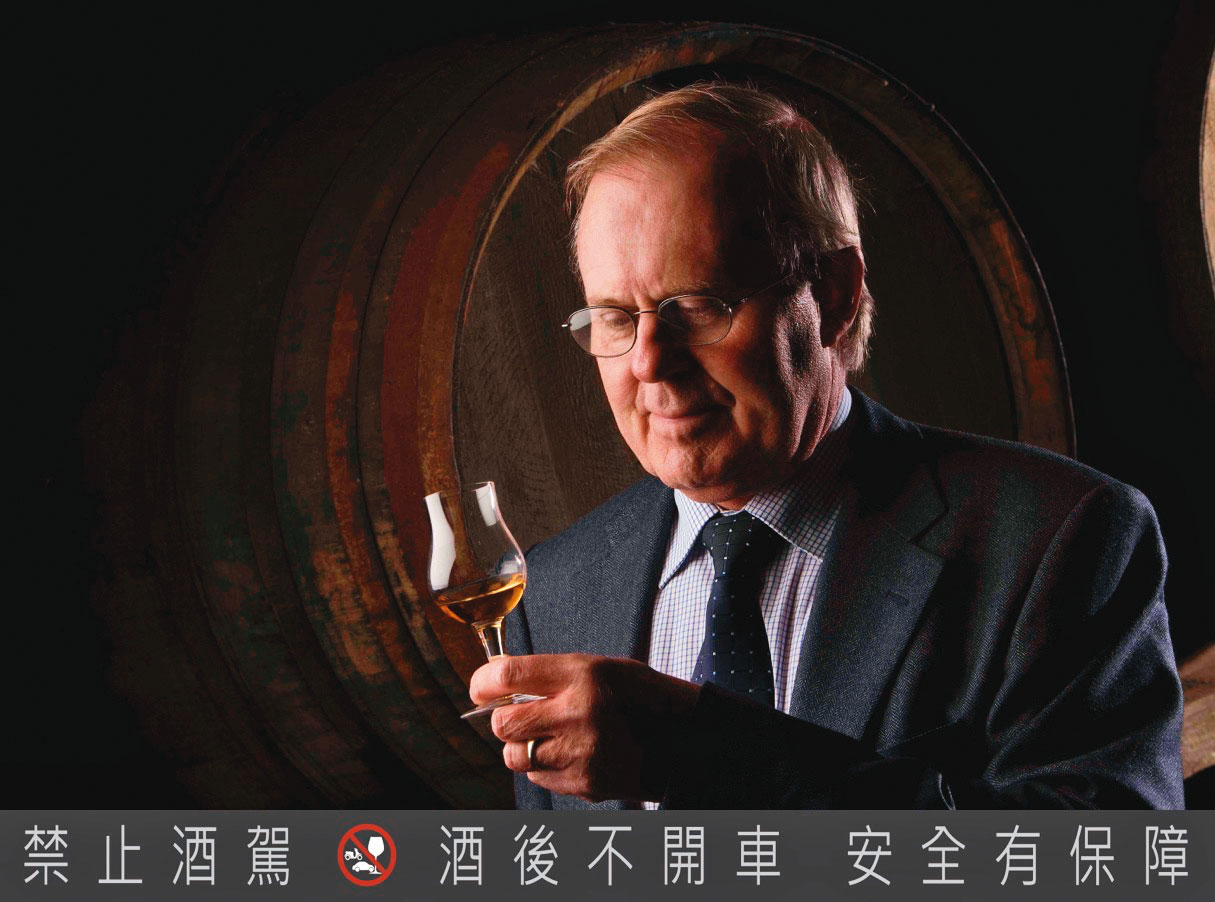 現任百富首席調酒大師大衛史都華，亦為蘇格蘭威士忌產業中從業最久的調酒大師，過桶就是源自他的想法。