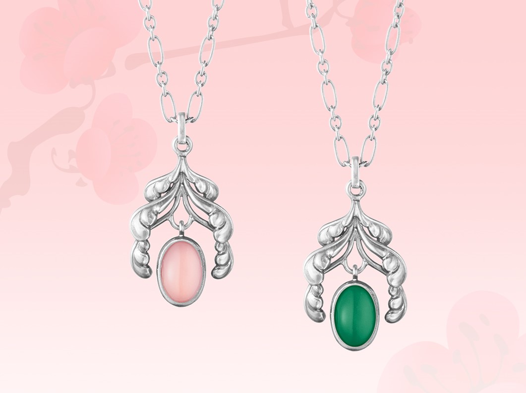 喬治傑生推出新年限定設計珠寶Moonlight Blossom月光花語系列兩款寶石項鍊。（喬治傑生提供）