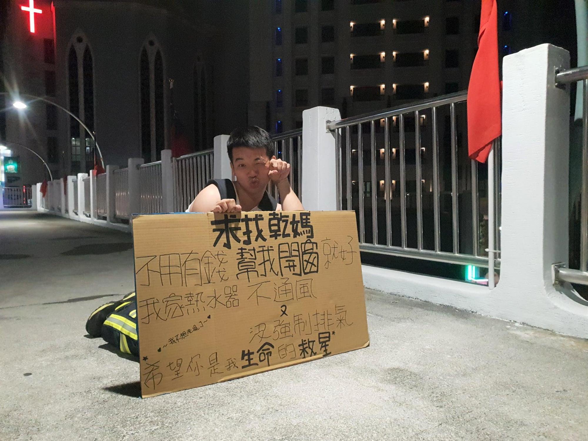 許書旭自嘲是消防「萌」男，坦言安全宣導要靠時事哏才比較吸睛。（翻攝自許書旭臉書）