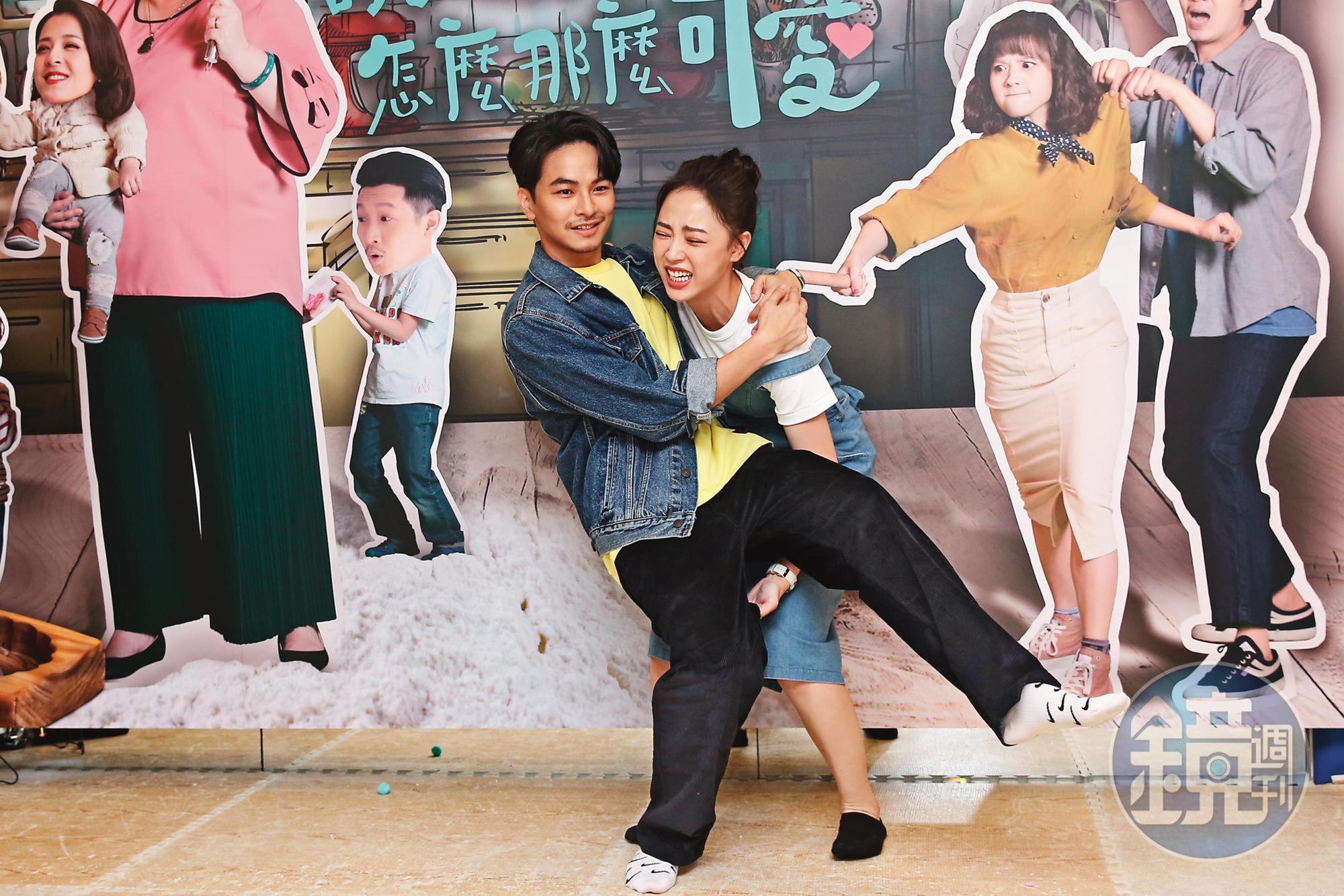 勇兔(右)在《我的婆婆》當中跟楊銘威(左)湊對,她近年也靠演戲走出自己的一條星途。