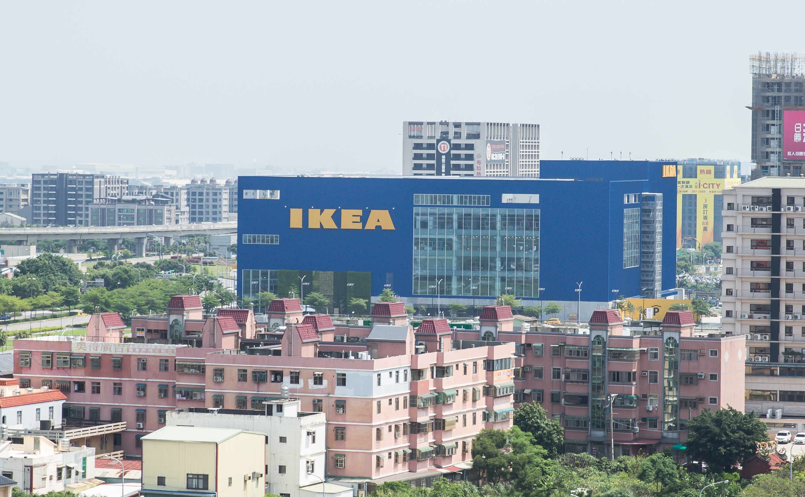 IKEA桃園店臨時公告店內要消毒，暫停營業一天。（本刊資料照）