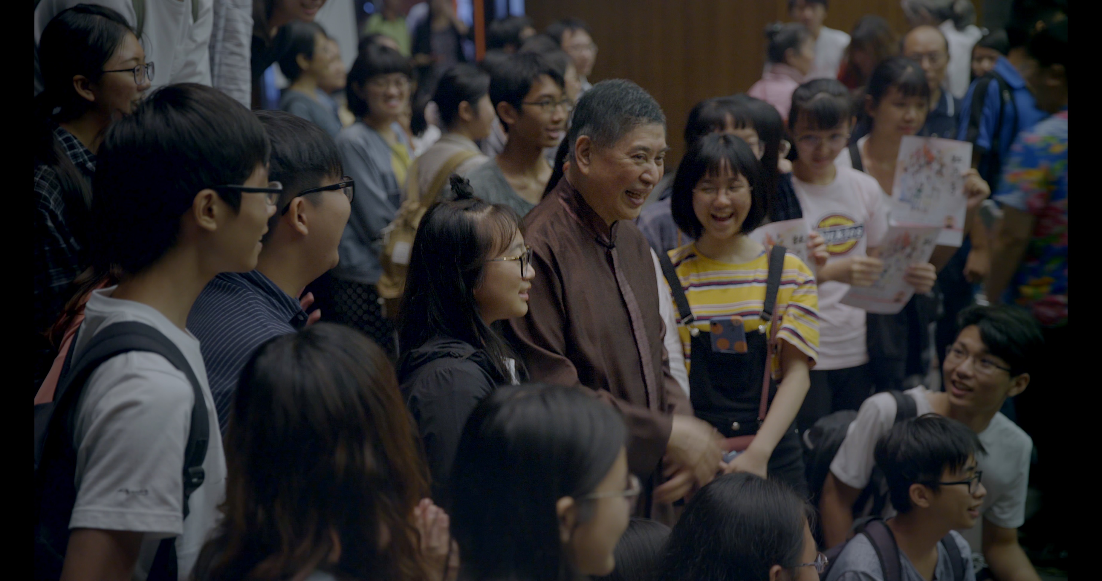 白先勇（左4）大力推廣崑曲走進校園，引起年輕觀眾共鳴，成果斐然。（藝碩文創提供）