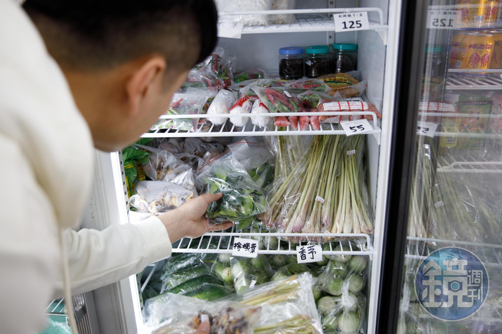 想要做東南亞料理,這裡也買得到生鮮食材、香料。