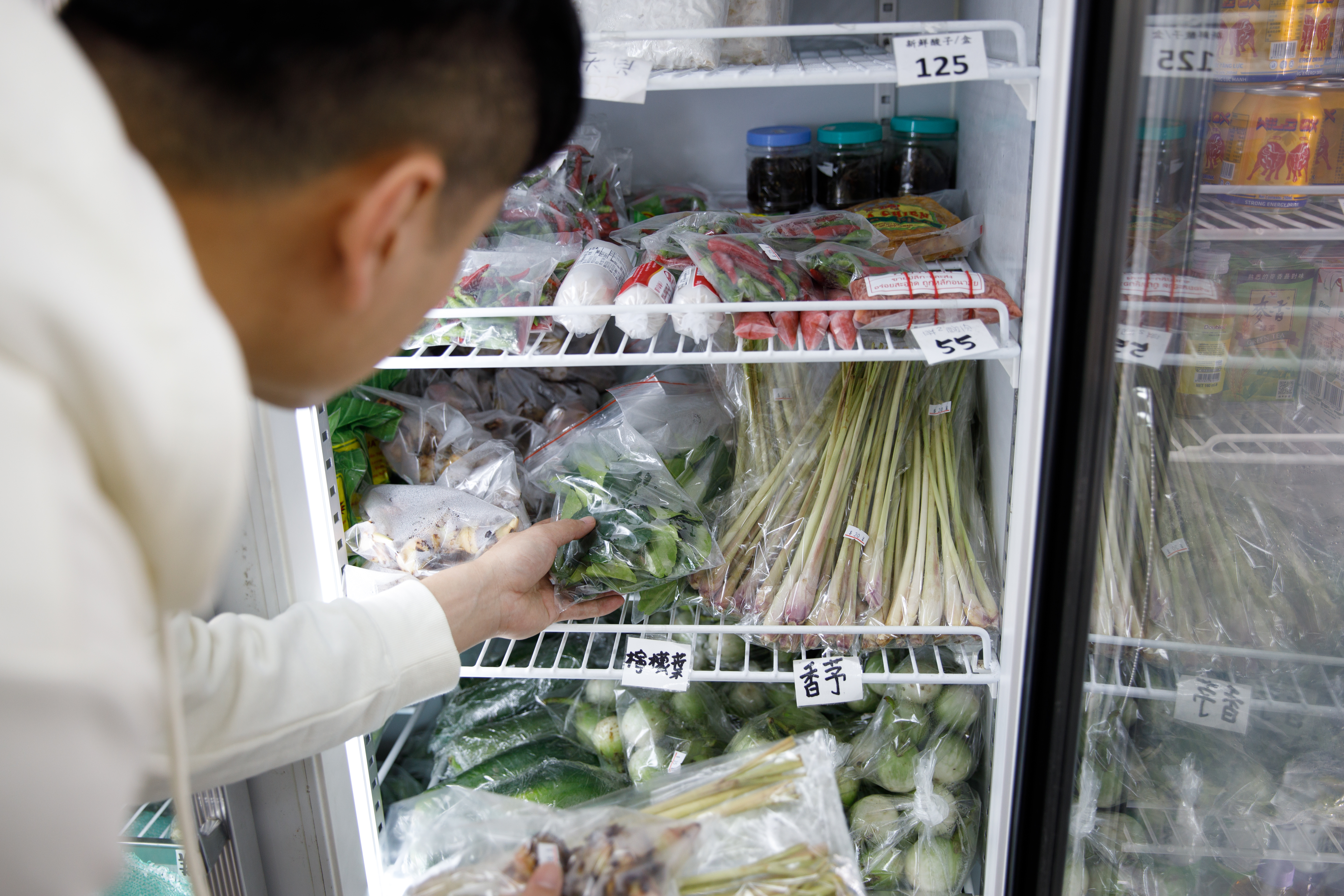 想要做東南亞料理，這裡也買得到生鮮食材、香料。