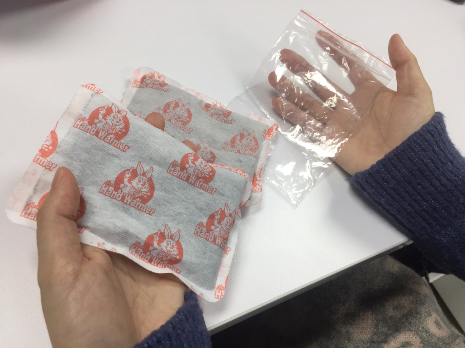 如果家中暖暖包庫存剩不多怎麼辦，現揭曉讓暖暖包用得更久、更暖的「撇步」。（示意圖，讀者提供）