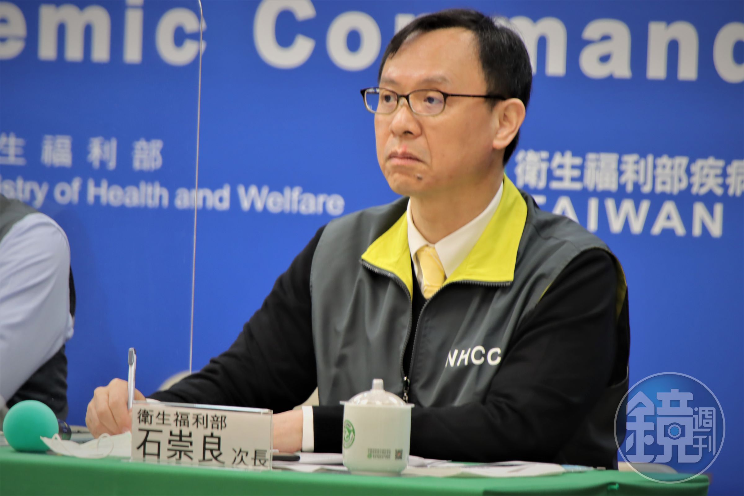 衛福部次長石崇良表示，今日確診醫師因公染疫，將獲得35萬元賠償金。（指揮中心提供）