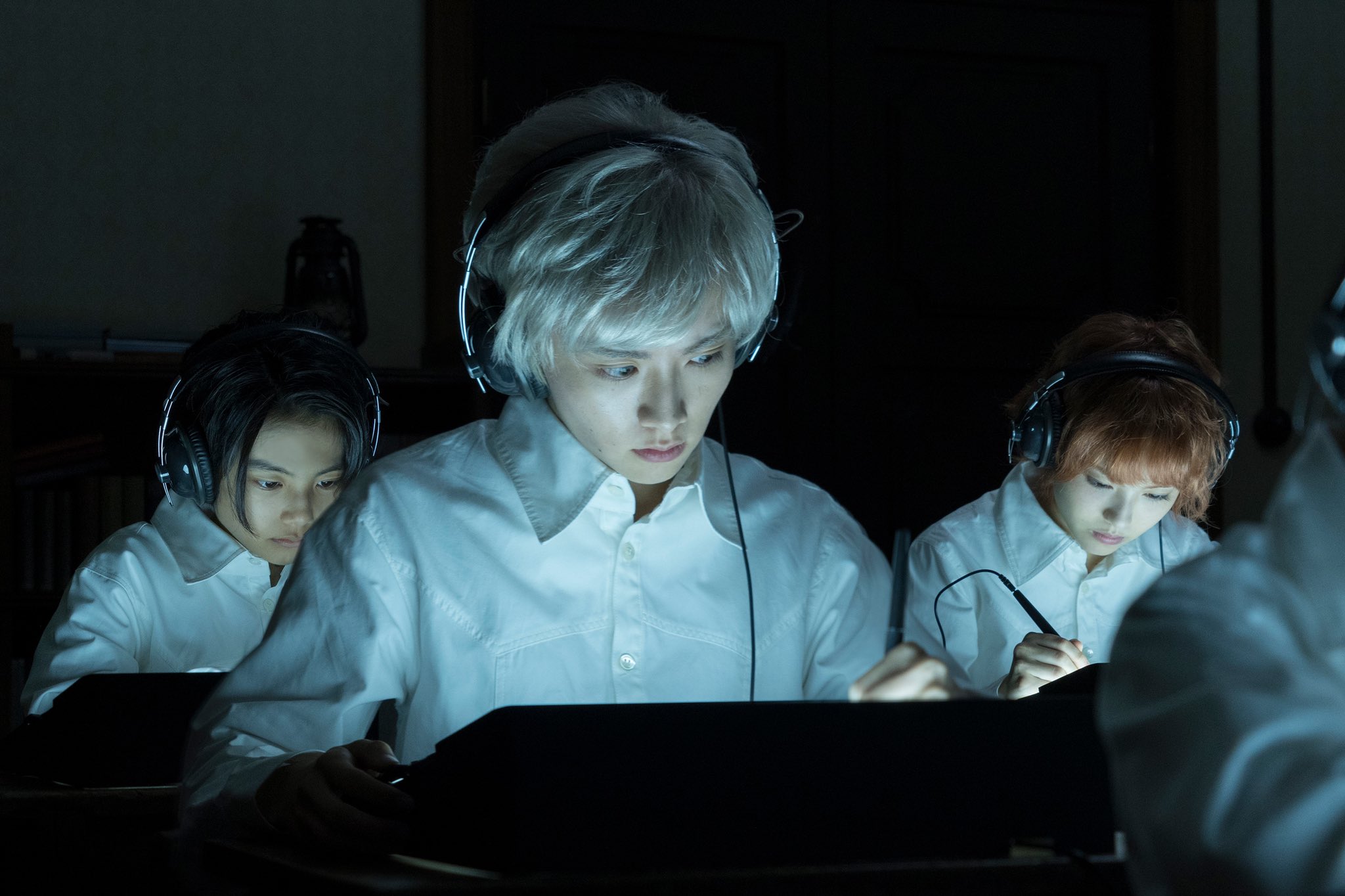 板垣李光人（中）在《約定的夢幻島》挑戰天才少年諾曼一角，自曝演技來非常不容易。（甲上娛樂提供）