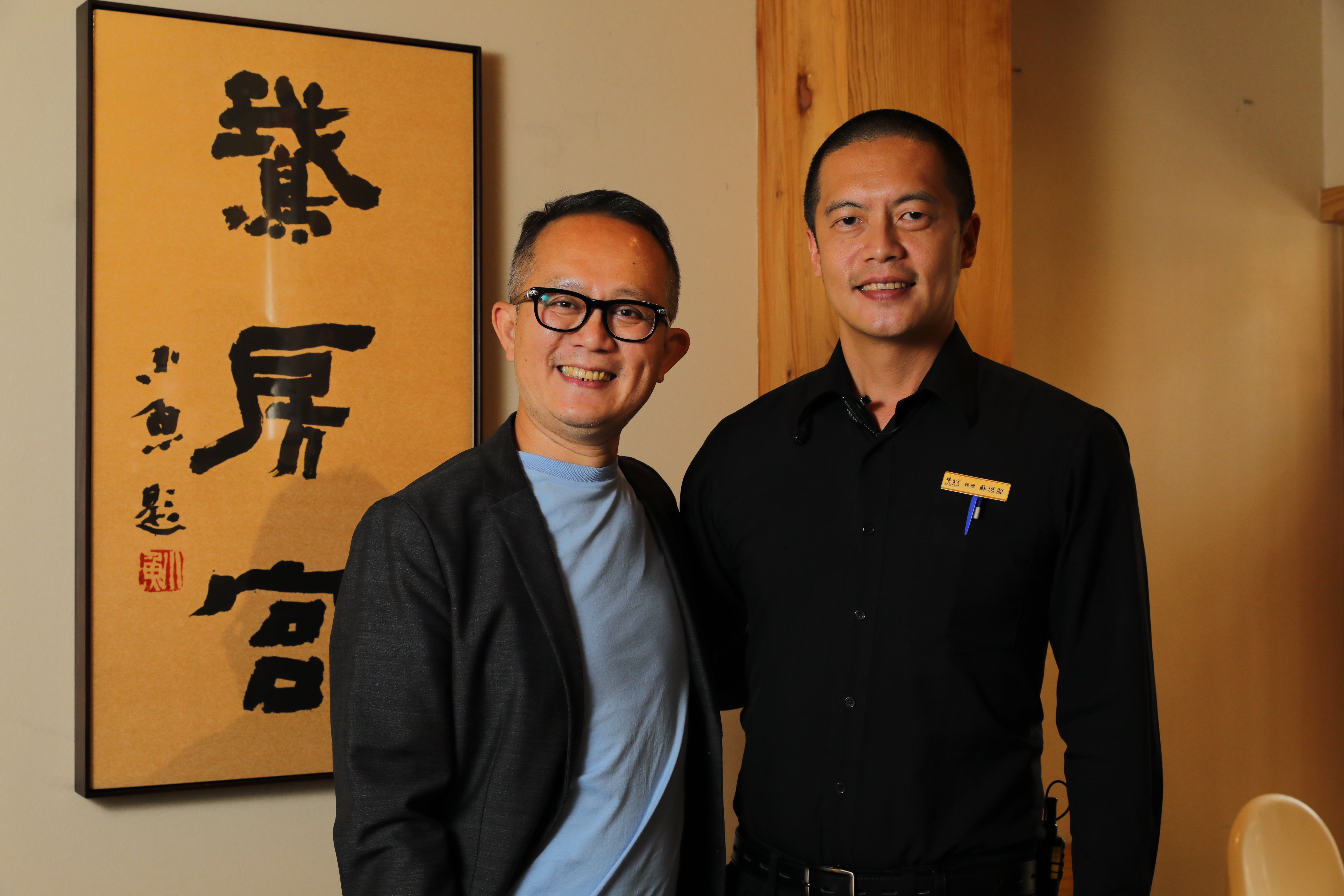 人稱「Toro桑」的執行長張志民（左）提拔後進不遺餘力，把內場料理長蘇思源（右）拉上經理位置掌管全店。