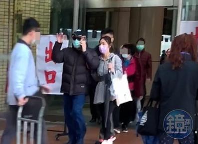 本刊直擊，李世聰上週到台大醫院回診，身體狀況無大礙。