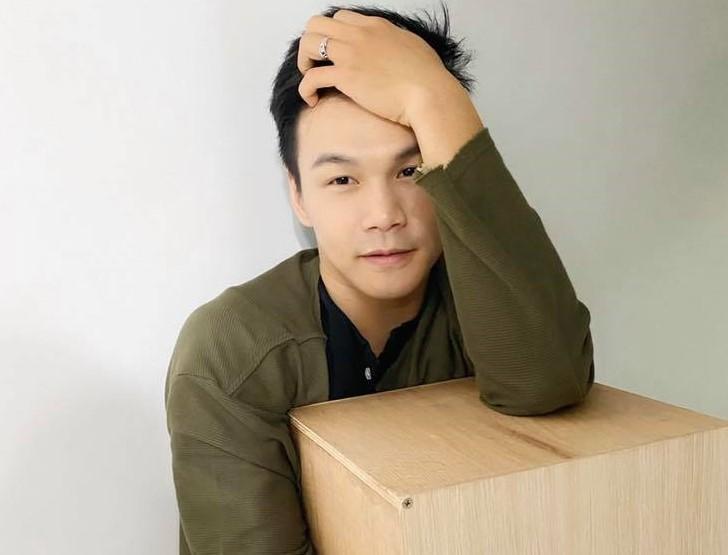 創作歌手陳凡騏坦言起初被認出不習慣,目前已拍超過40部。(翻攝自陳凡騏臉書)