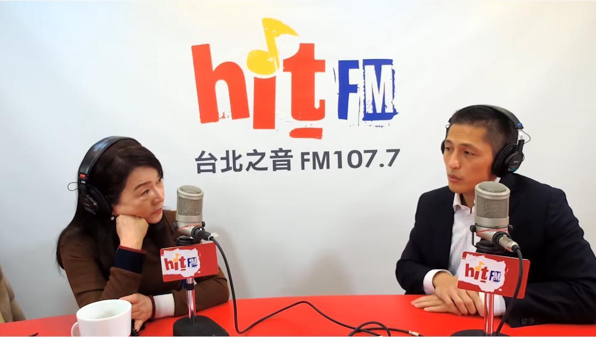 新境界智庫副執行長吳怡農（右）今天接受《周玉蔻嗆新聞》廣播專訪。（翻攝自hitfm Youtube頻道）