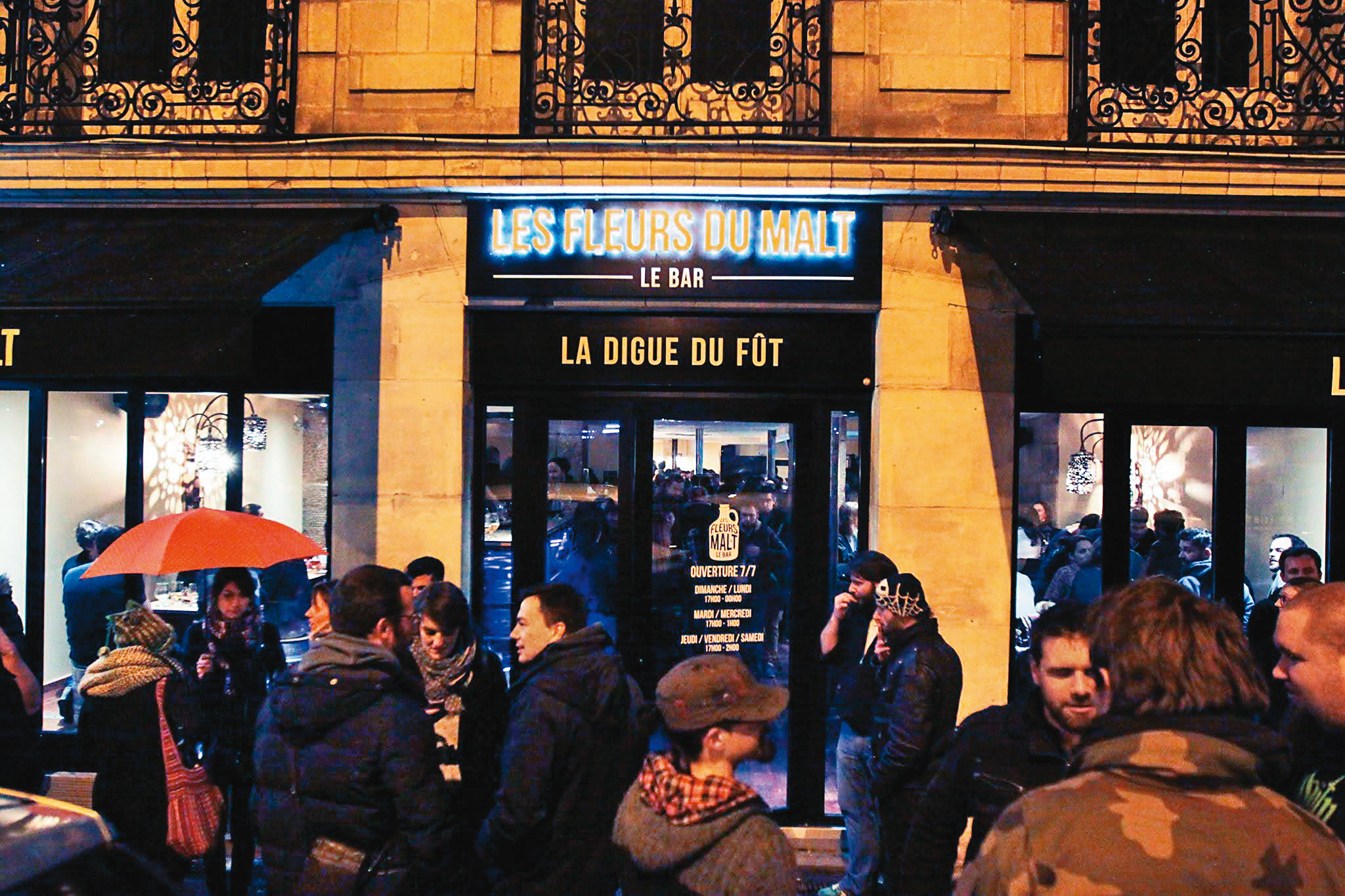 位於法國南特的酒吧「Lfdm Le Bar À Nantes」座落在街邊一樓。（福爾摩沙精釀提供）