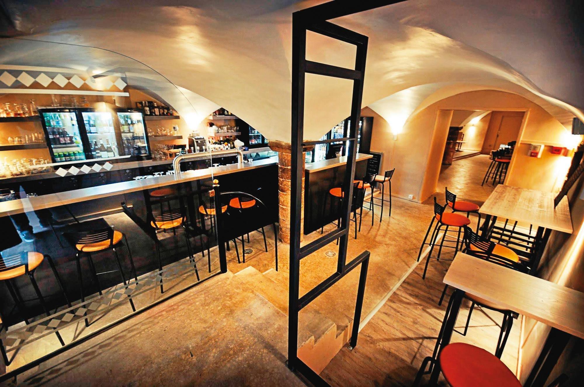 Cyril在里昂開的啤酒吧「Lfdm Le Bar À Lyon」位處地下室,充滿文藝復興時期特有的地窖風格。(福爾摩沙精釀提供)