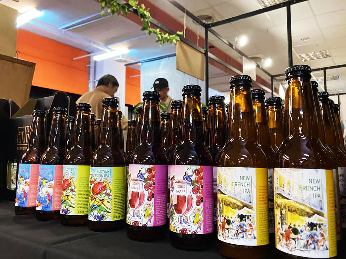 新酒標找來俄羅斯水彩畫家執筆，展現著法式浪漫氣息。（福爾摩沙精釀提供）
